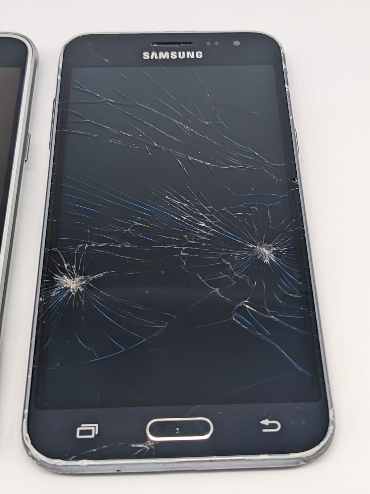 3x Samsung Galaxy J3 2016 Smartphone Teilespender Ersatzteile