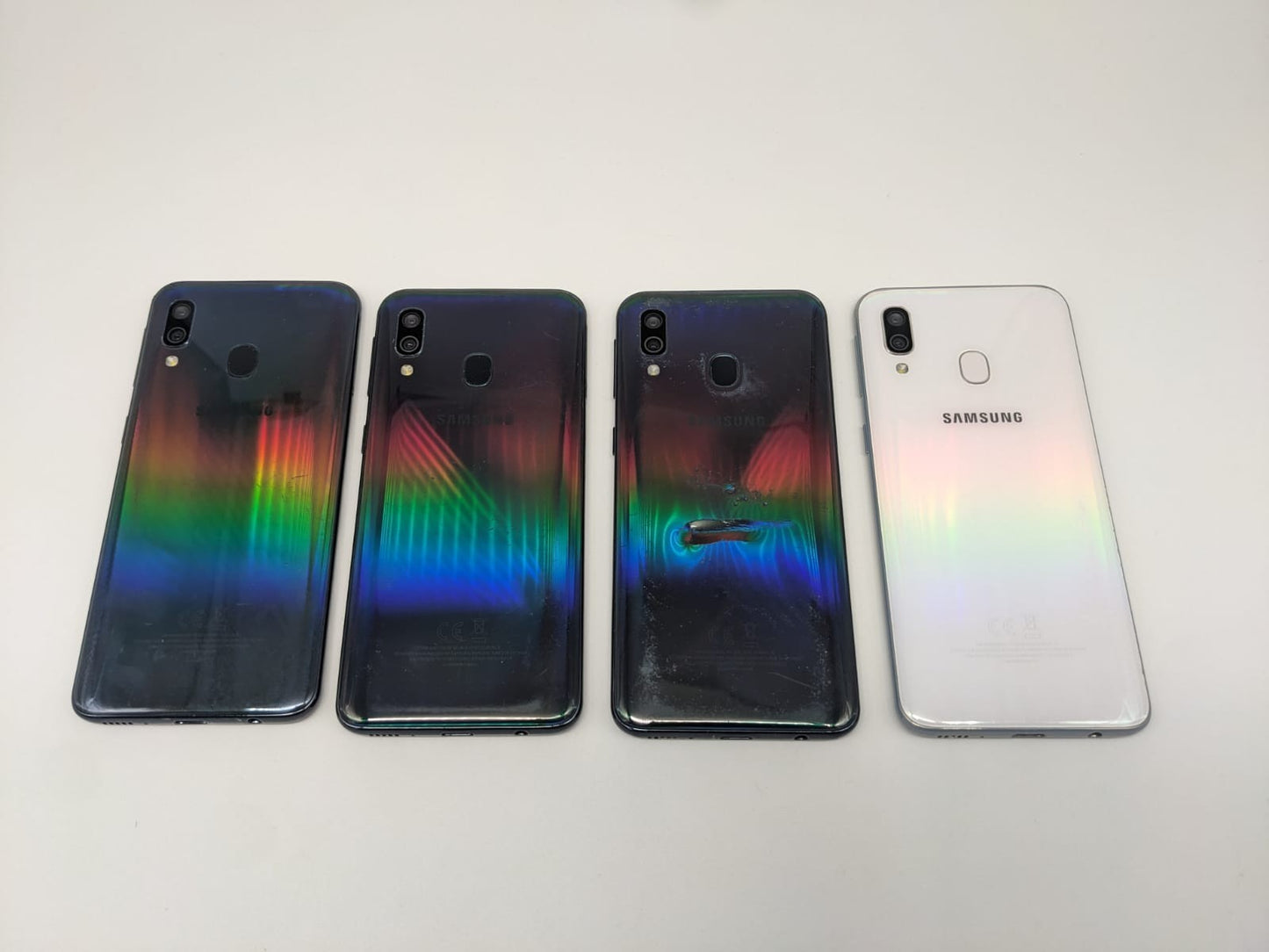 4x Samsung Galaxy A40 SM-A405FN/DS Smartphone | LÄDT/STARTET NICHT