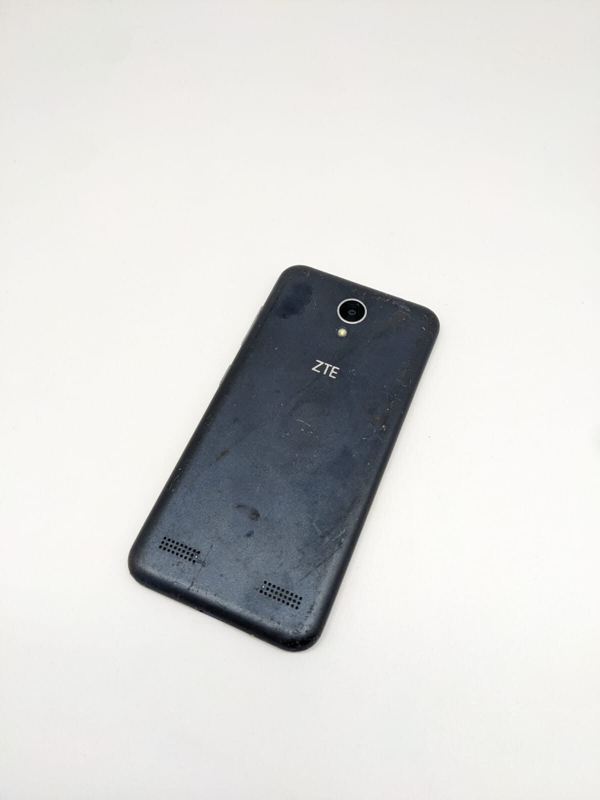 ZTE Blade A520 Dual SIM Bastler Teilespender | LÄDT/STARTET NICHT