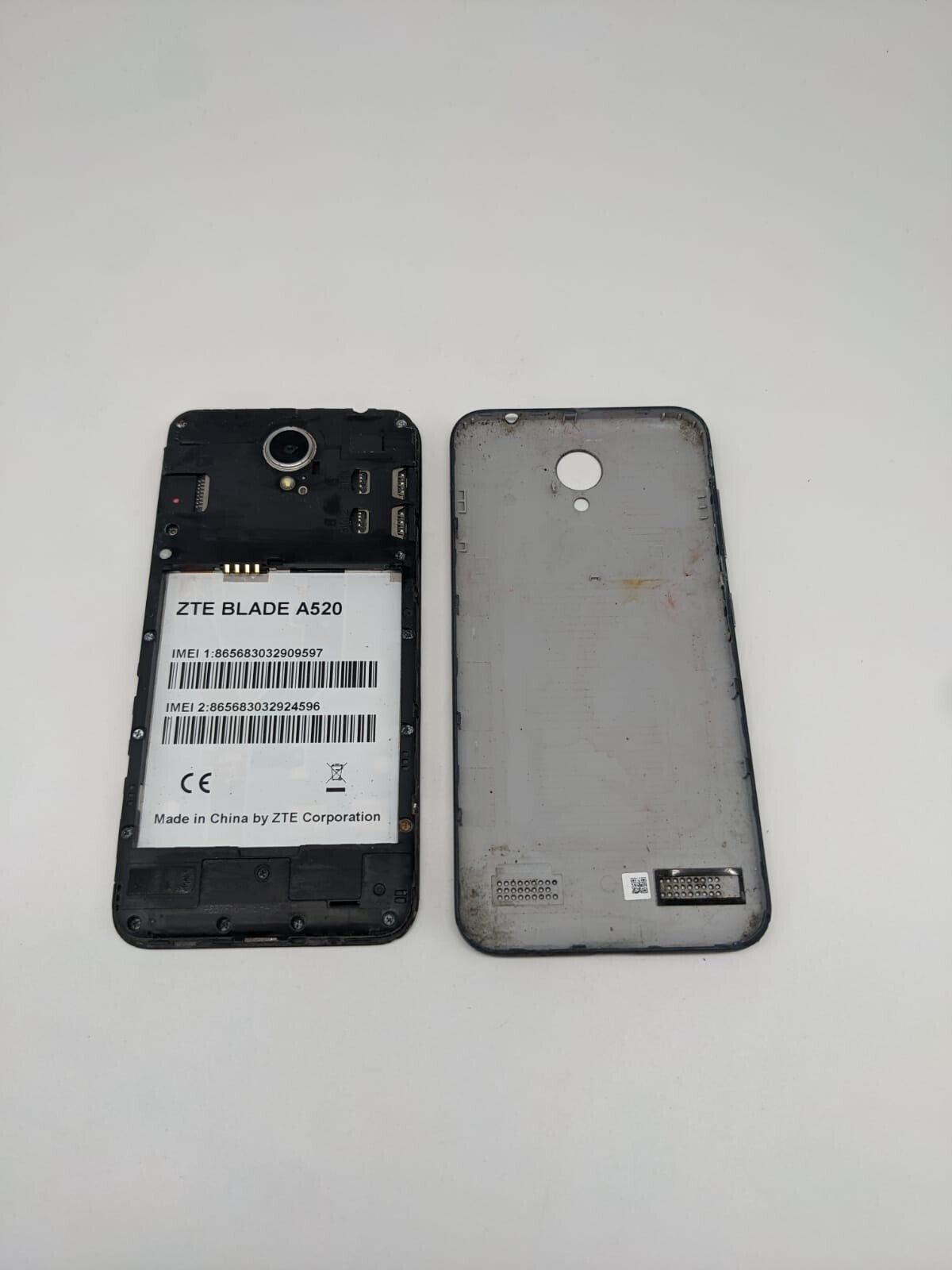 ZTE Blade A520 Dual SIM Bastler Teilespender | LÄDT/STARTET NICHT