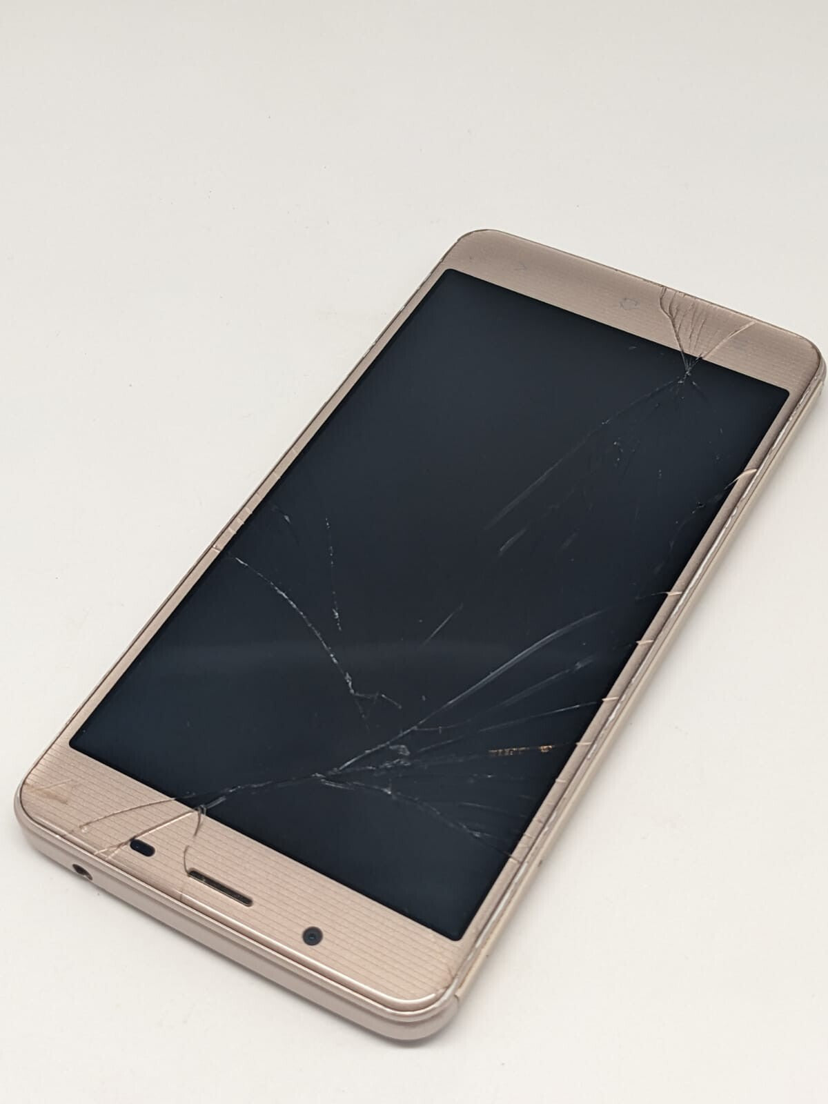Blackview P2 Gold Smartphone Teilespender Ersatzteile | LÄDT/STARTET NICHT