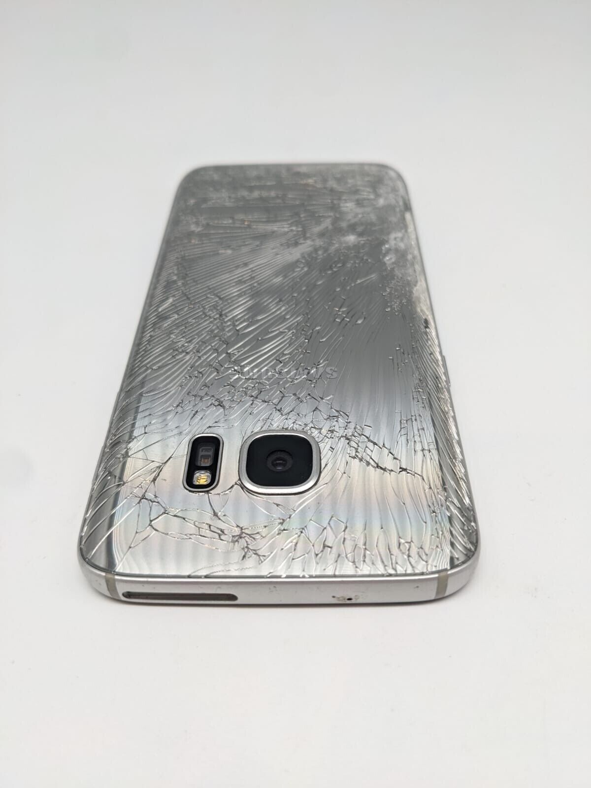 Samsung Galaxy S7 SM-G930F Smartphone Teilespender | LÄDT/STARTET NICHT