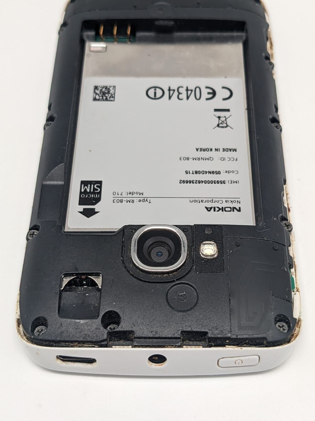 Nokia 710 8GB RM-803 Weiß Ersatzteile Teilespender | BOOTLOOP