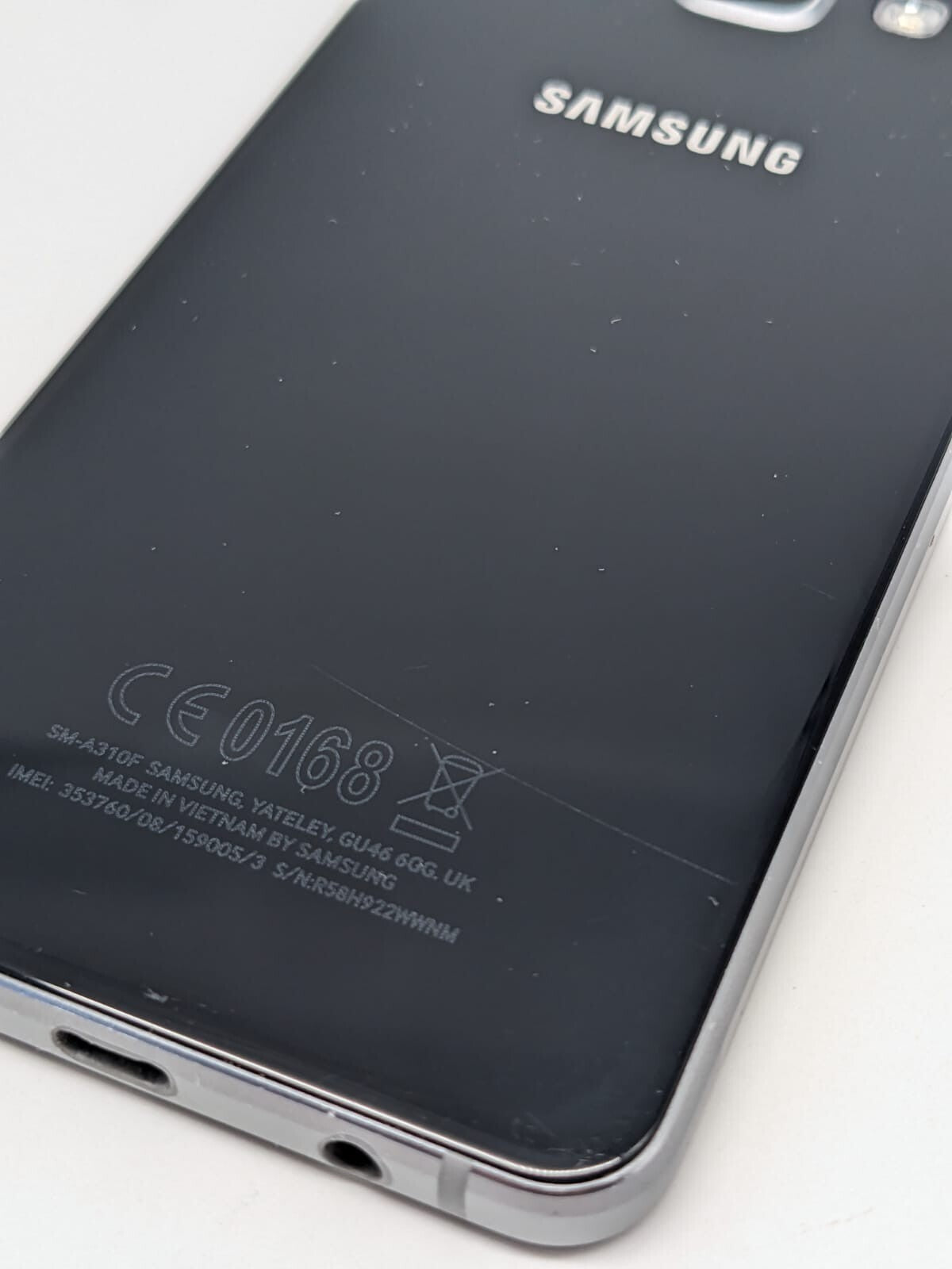 Samsung Galaxy A3 2016 SM-A310F 16GB Schwarz | OHNE SIMLOCK