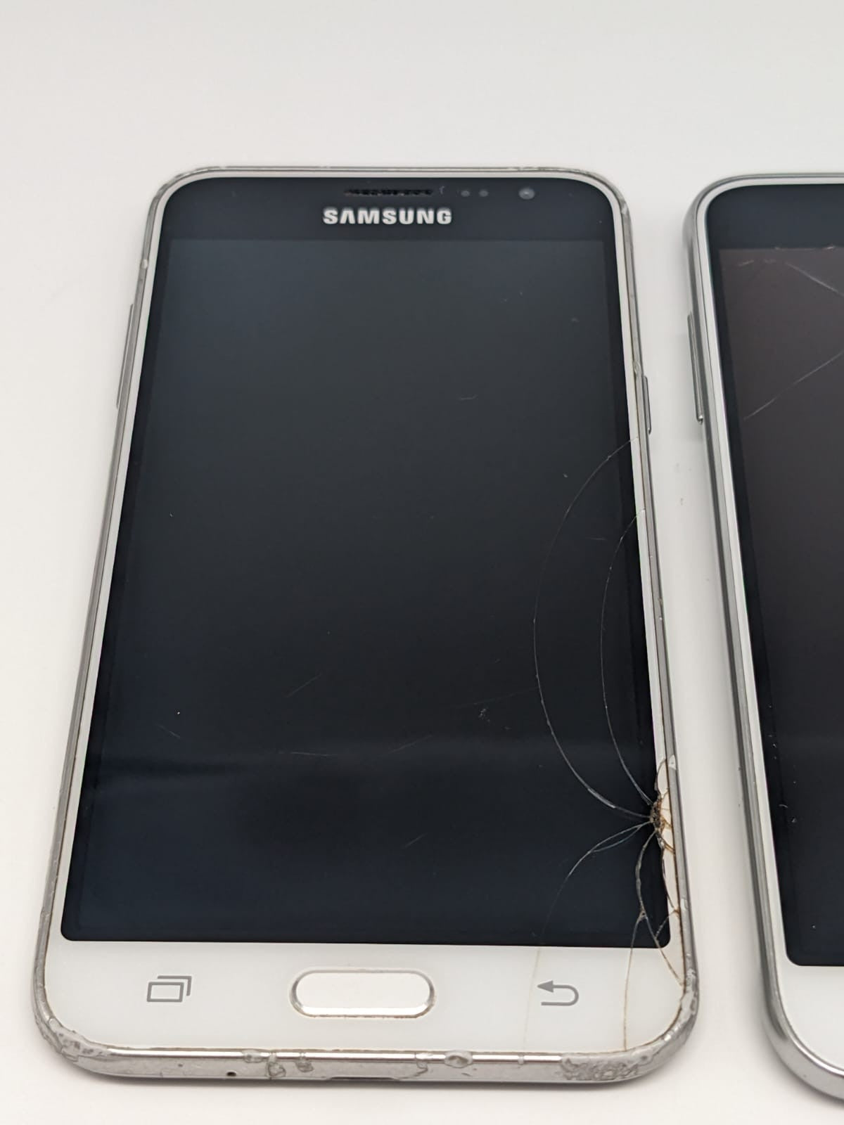 3x Samsung Galaxy J3 2016 Smartphone Teilespender Ersatzteile
