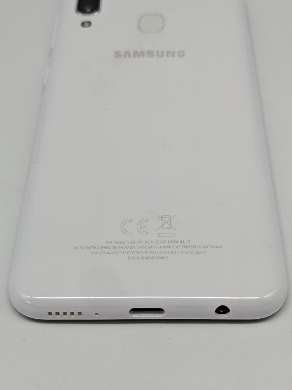 Samsung Galaxy A20e 32GB Weiß | BATT. SCHWACH | OHNE SIMLOCK | TOP DISPLAY