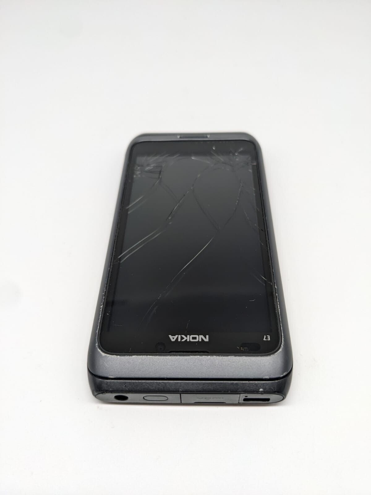 Nokia E7 Schwarz Smartphone | LÄDT/STARTET NICHT #X6