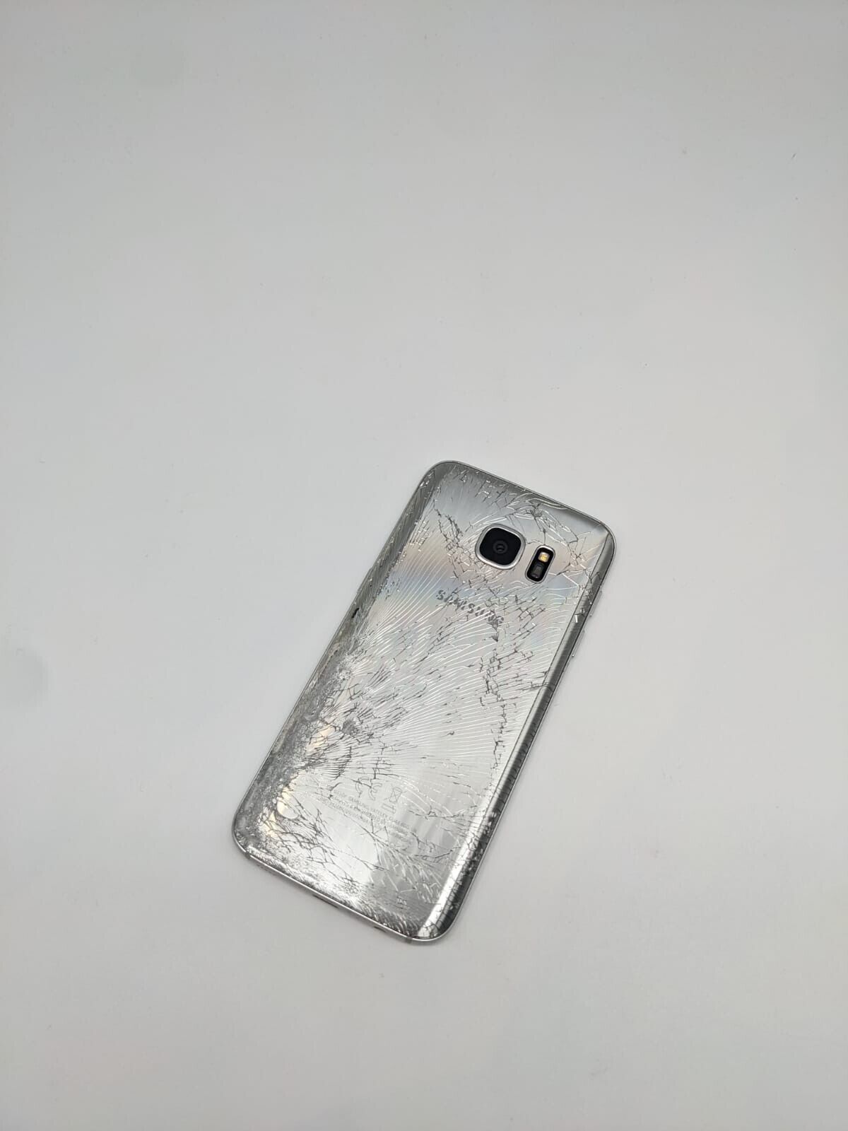 Samsung Galaxy S7 SM-G930F Smartphone Teilespender | LÄDT/STARTET NICHT