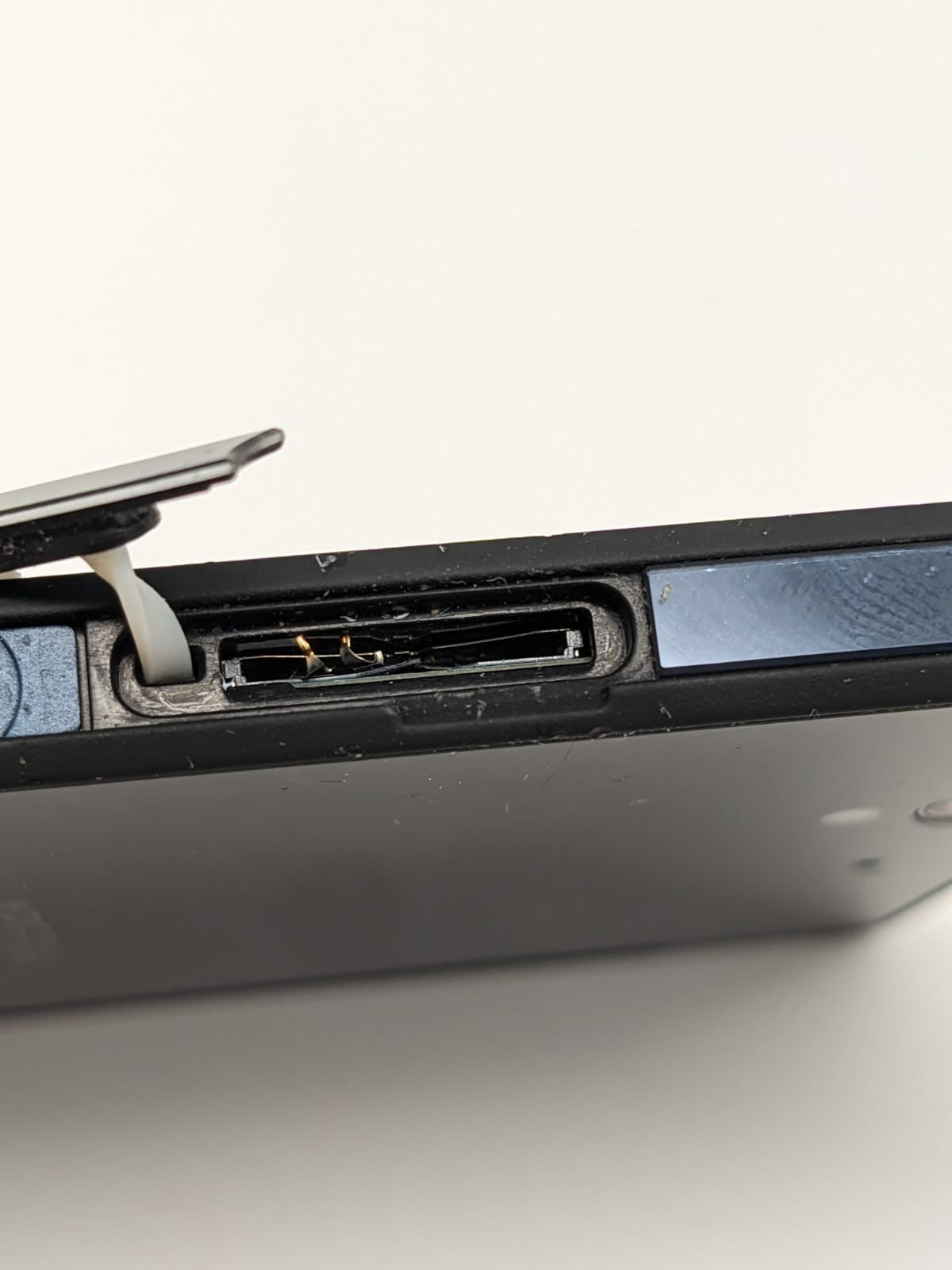 Sony Xperia Z Smartphone C6603 Schwarz | SIMSLOT DEFEKT