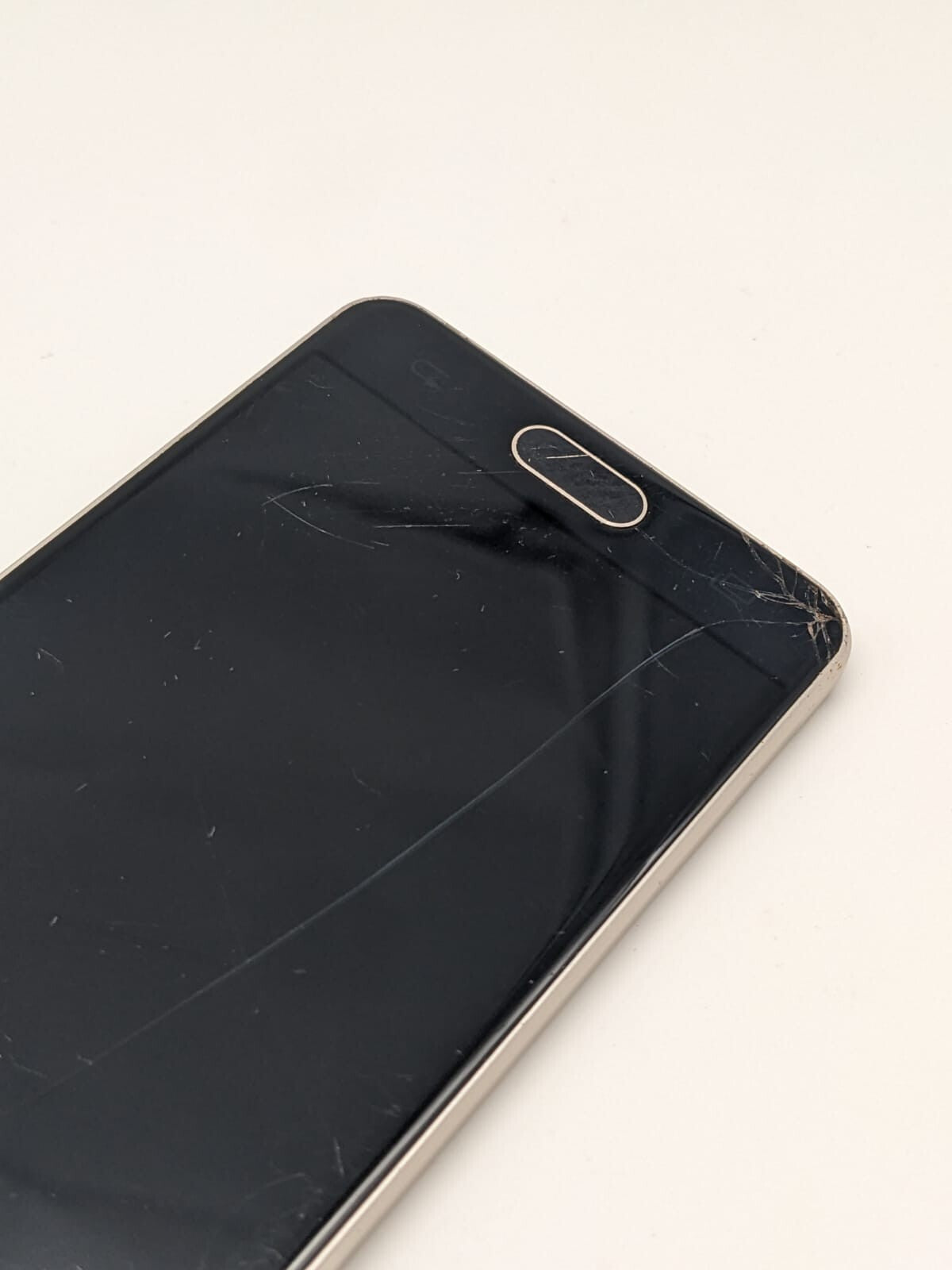 Samsung Galaxy A3 2016 SM-A310F 16GB Schwarz Gold | OHNE SIMLOCK