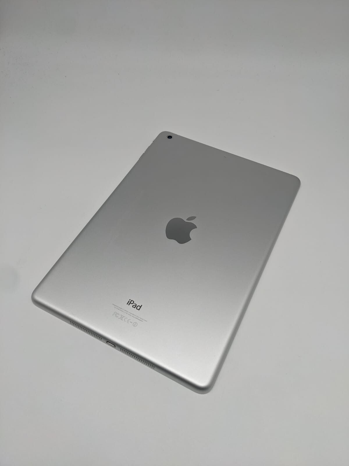 Apple iPad Air A1474 Weiß Teilespender | LÄDT/STARTET NICHT