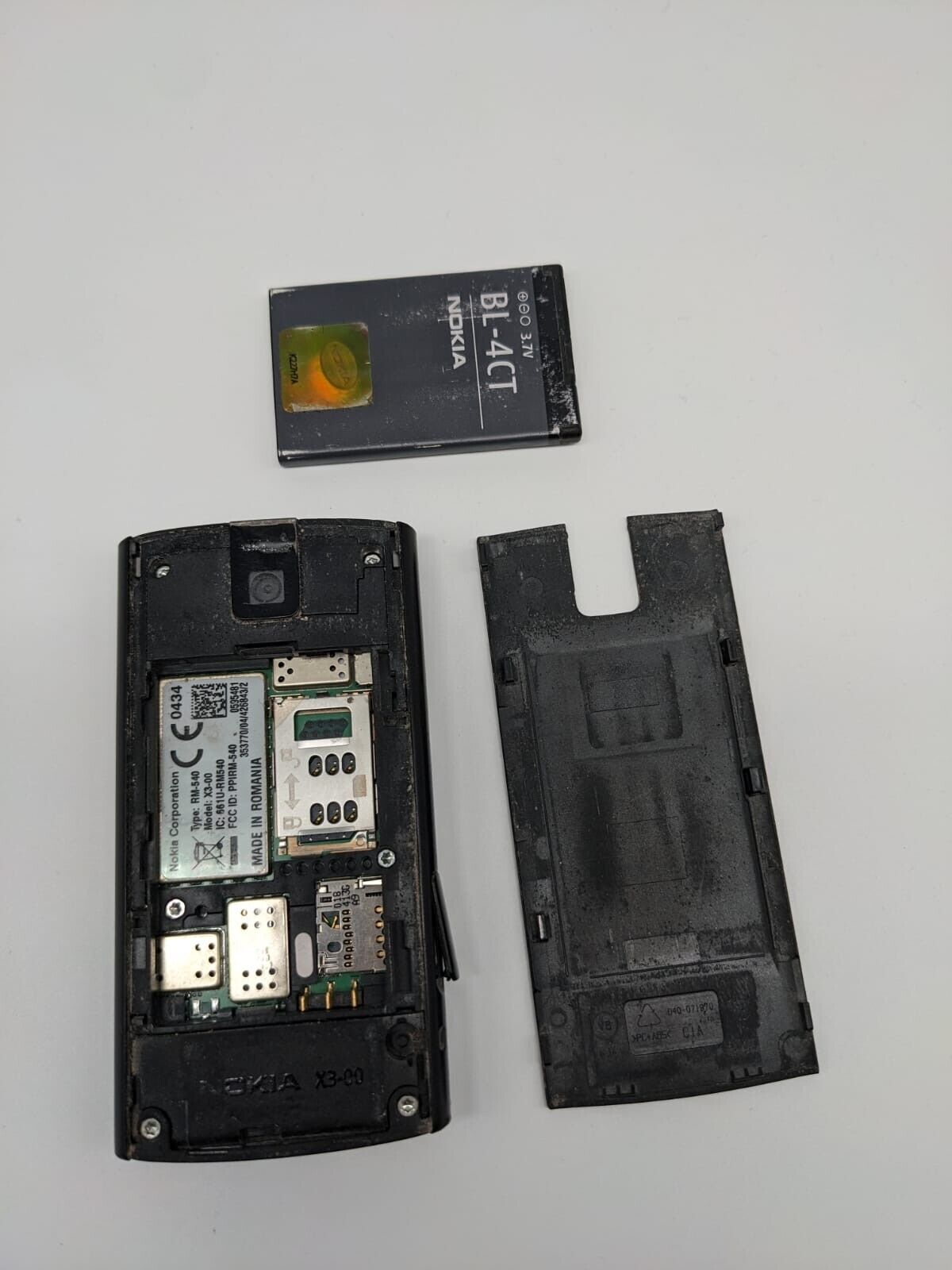 Nokia  X3-00 RM-540 Schwarz Rot Vintage Handy Retro LÄDT/STARTET NICHT S0074