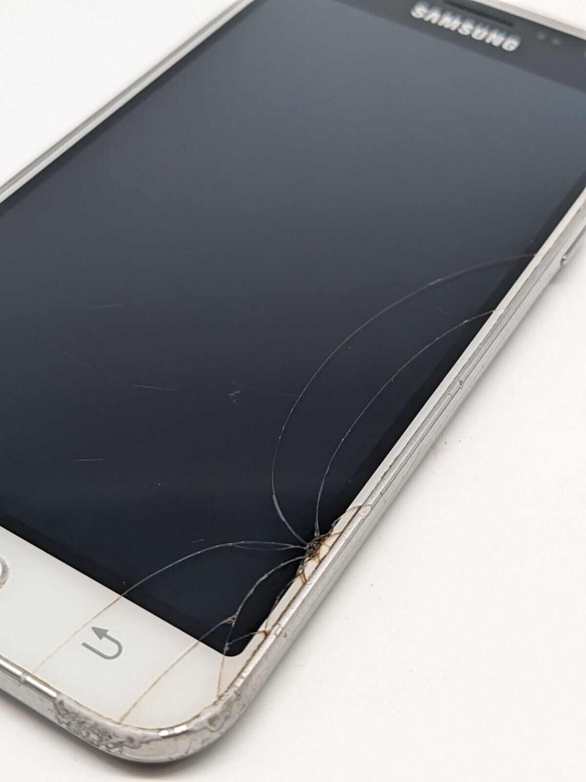 Samsung Galaxy J3 2016 SM-J320F/DS 8GB Dual Sim Weiß | DEFEKT