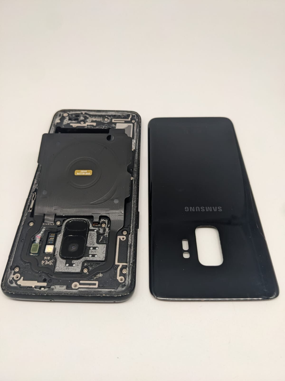 Samsung Galaxy S9 64GB Schwarz SM-G960F 64GB | OHNE AKKU | UNGETESTET