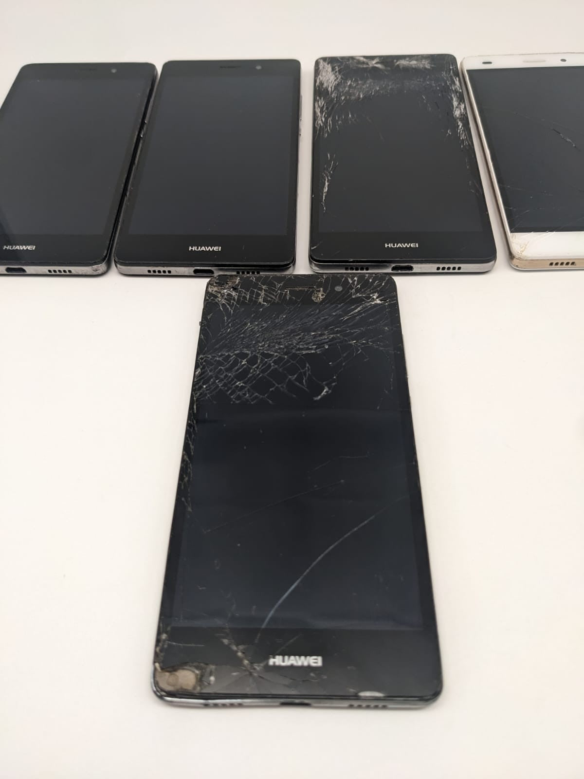 5x Huawei P8 Lite ALE-L21 Smartphone Teilespender Ersatzteile Konvolut Sammlung