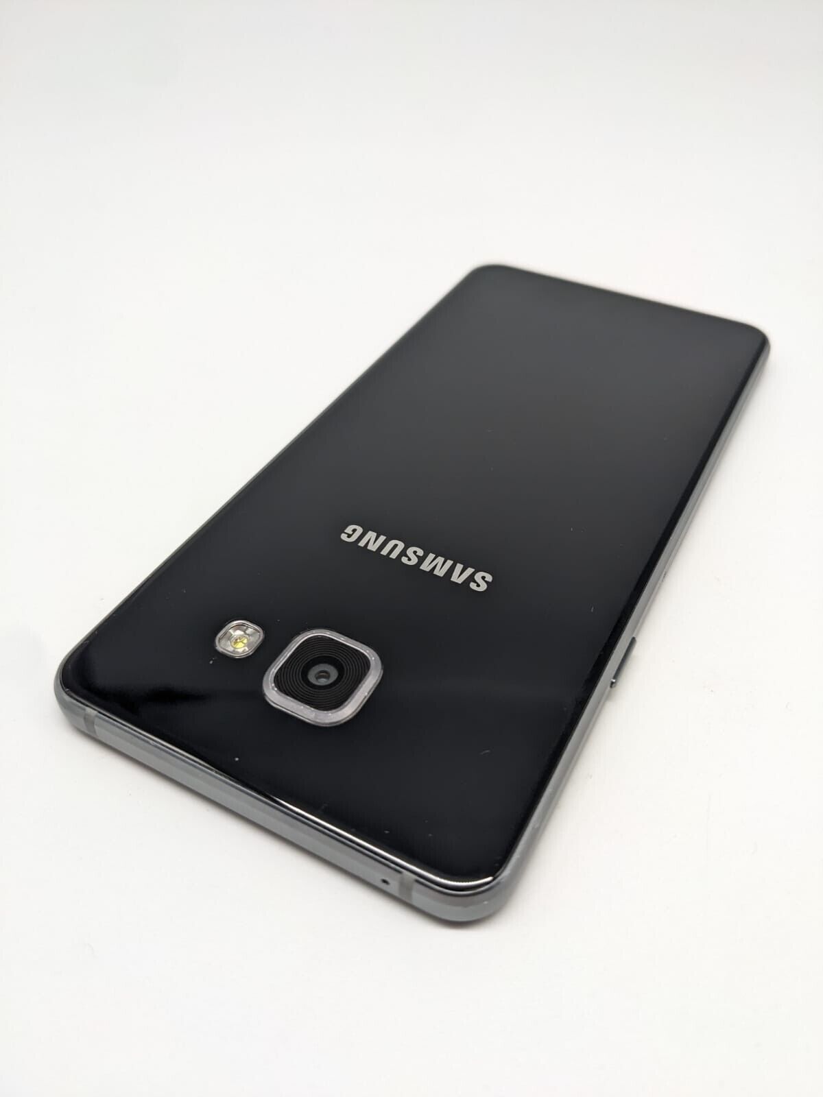 Samsung  Galaxy A5 SM-A510F Schwarz Teilespender | LÄDT/STARTET NICHT