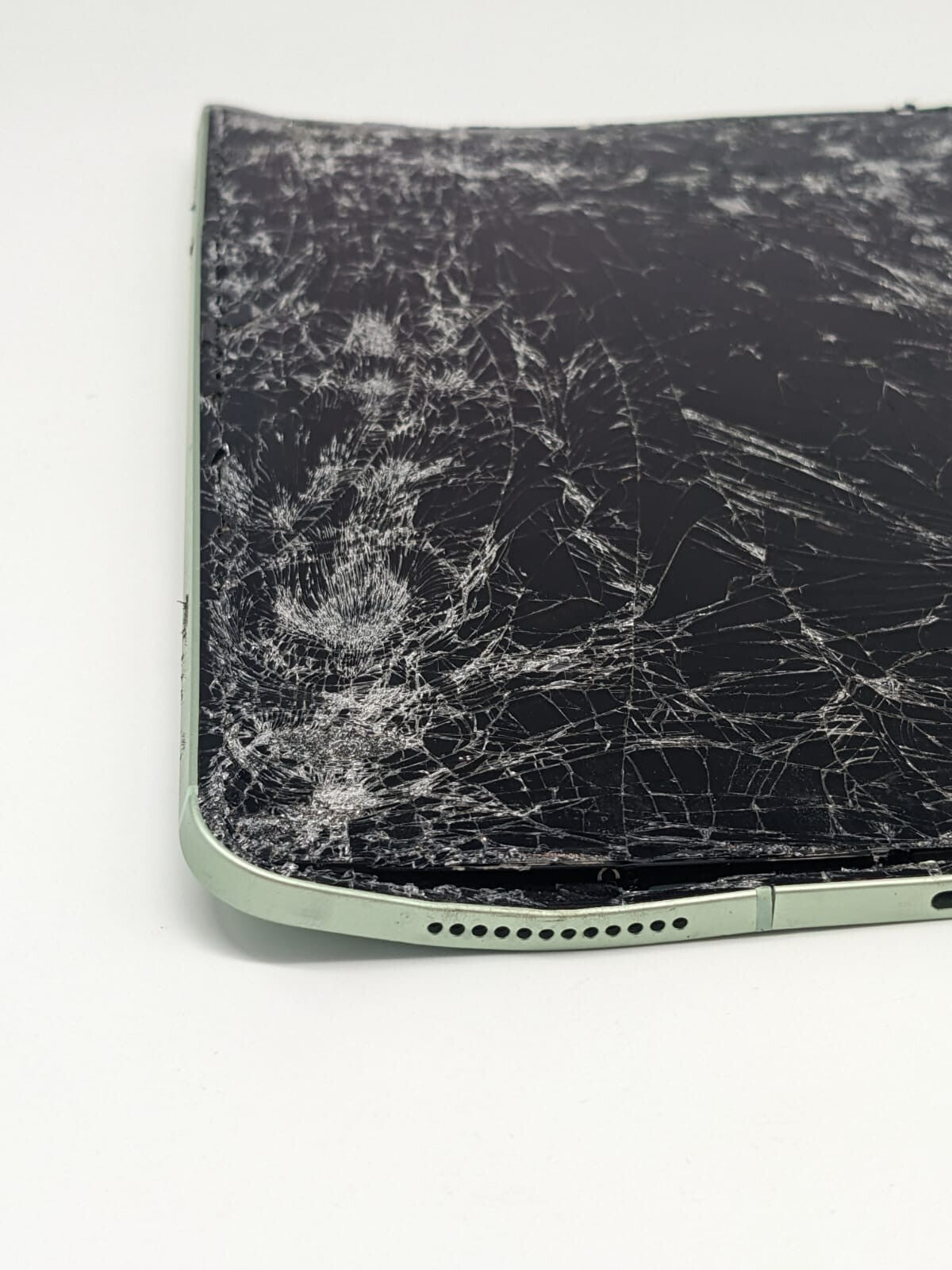 Apple iPad Air 4. Gen  A2072 Silber Teilespender Ersatzteile | STARK BESCHÄDIGT
