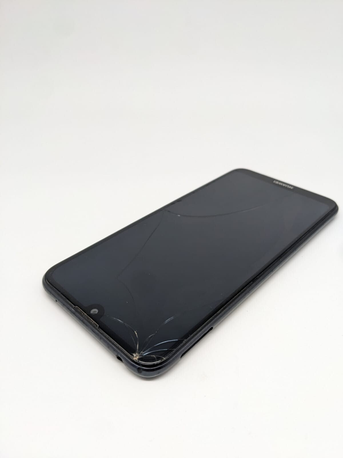Huawei Y7 2019 DUB-LX1 Schwarz 32GB Dual Sim | DISPLAYSCHADEN