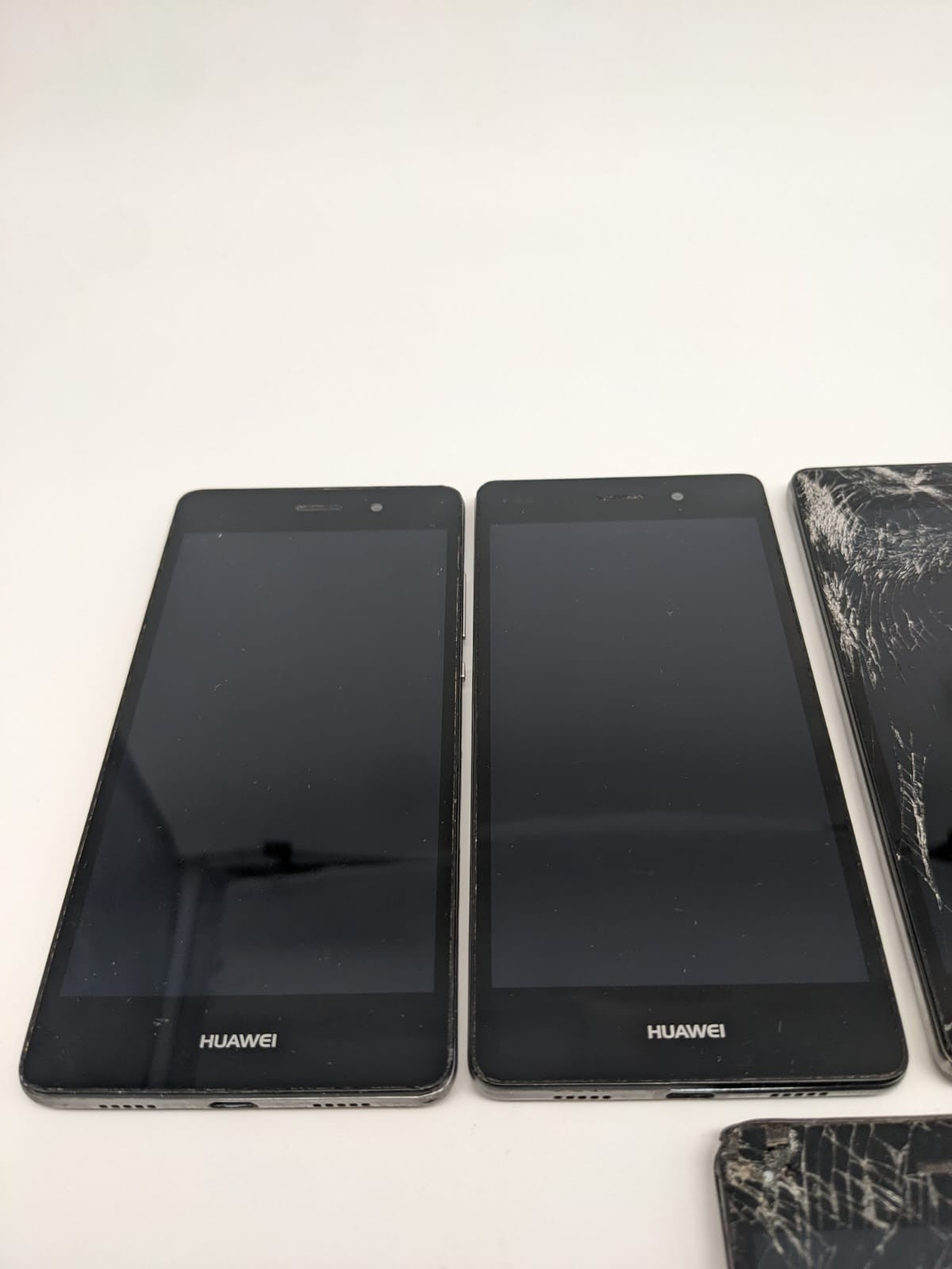 5x Huawei P8 Lite ALE-L21 Smartphone Teilespender Ersatzteile Konvolut Sammlung