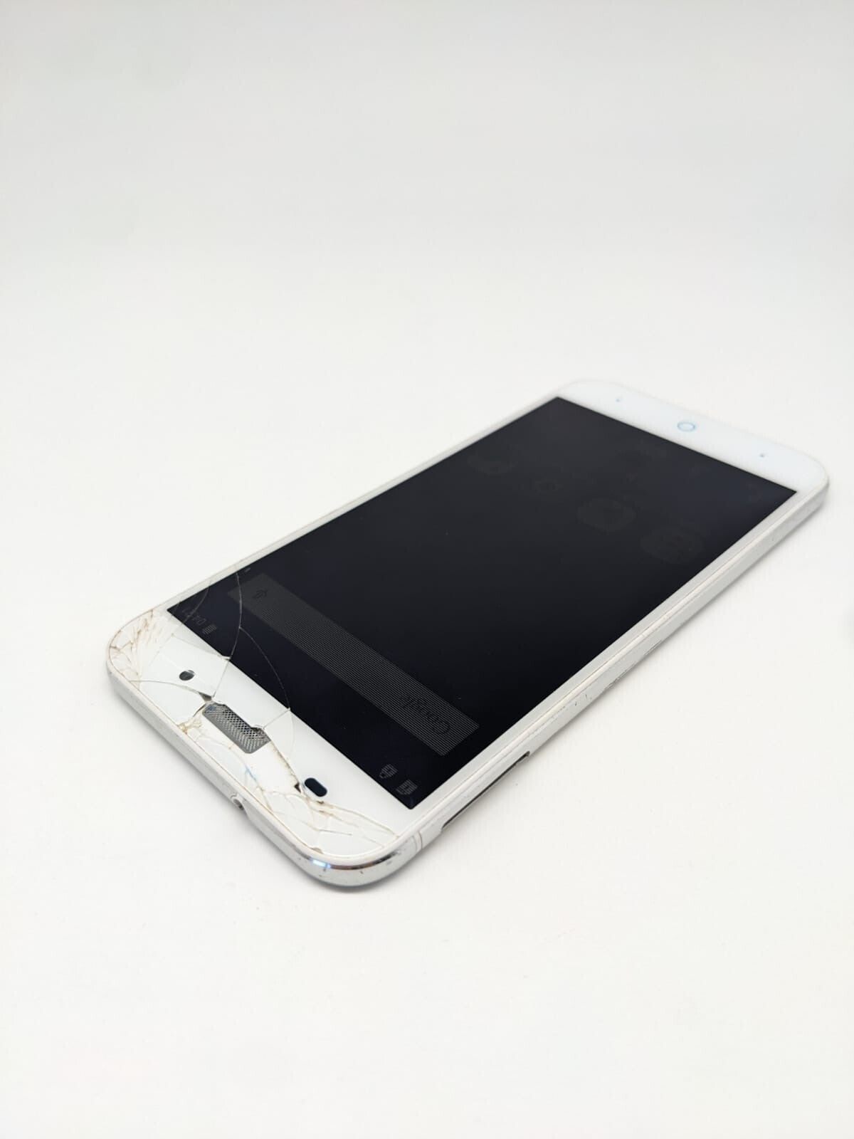 ZTE Blade V6 Weiß Smartphone 16GB | DISPLAYRISSE