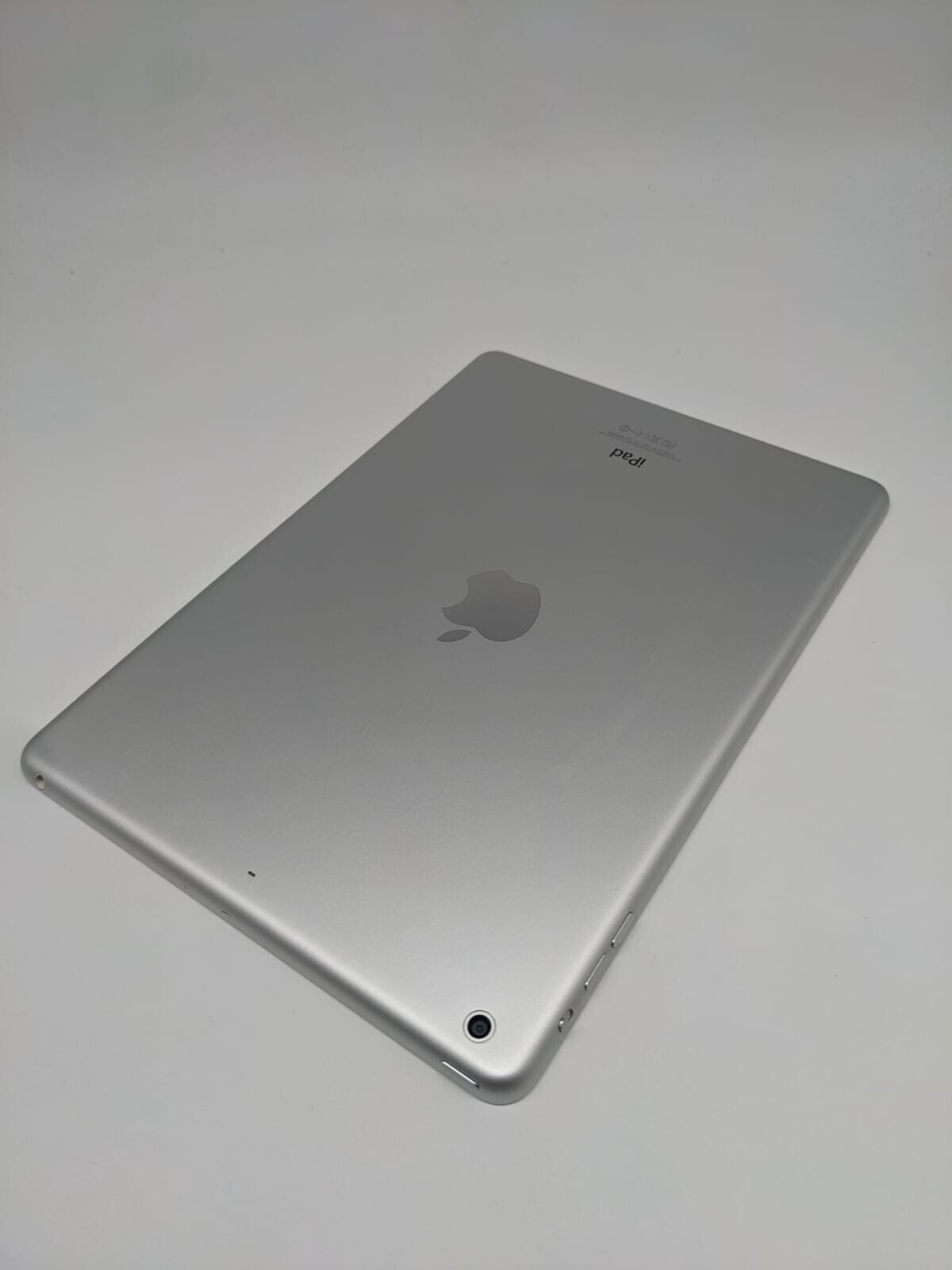 Apple iPad Air A1474 Weiß Teilespender | LÄDT/STARTET NICHT