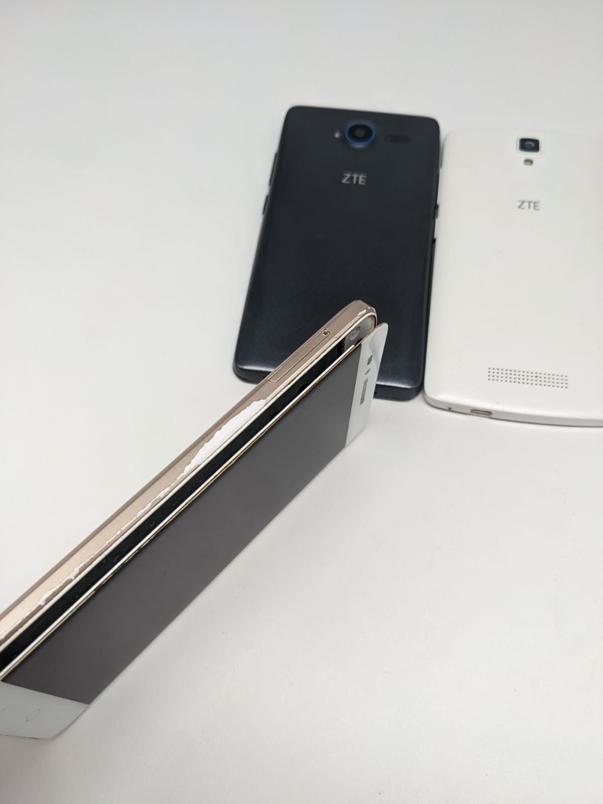 4x ZTE Smartphone Teilespender Konvolut Sammlung Posten | UNGETESTET | DEFEKT