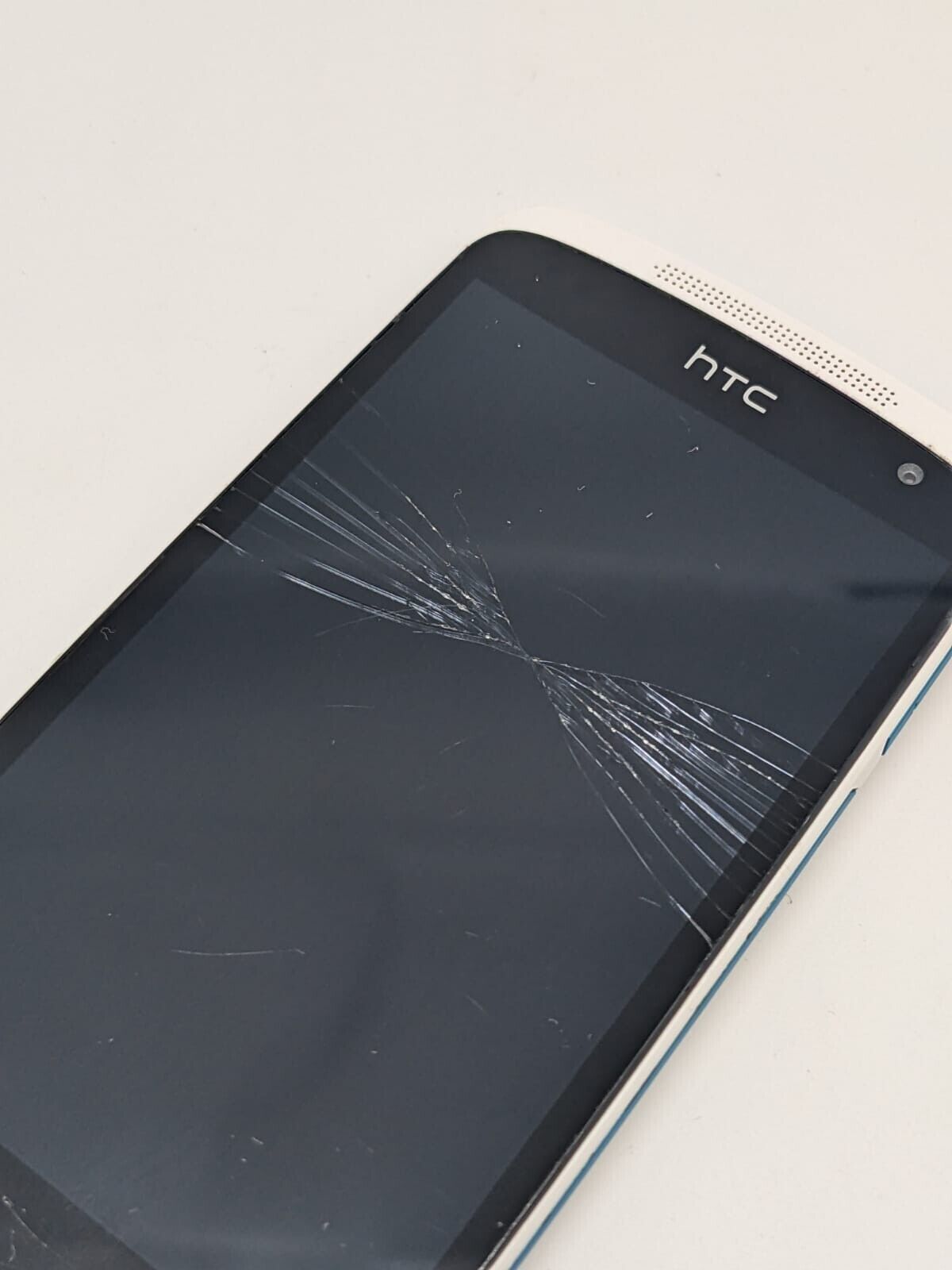 HTC Desire 500 Weiß Teilespender Ersatzteile Bastler | LÄDT/STARTET NICHT