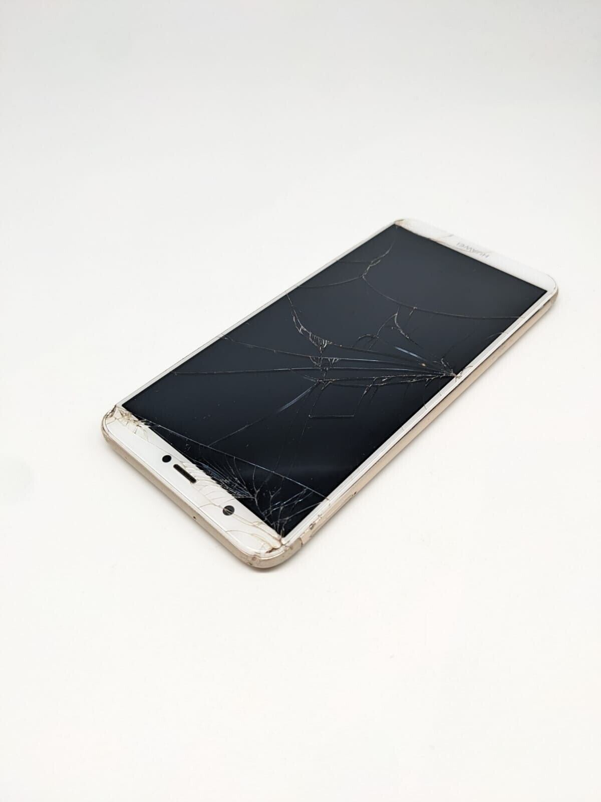 Huawei P Smart Weiß FIG-LX1 Smartphone Teilespender | LÄDT/STARTET NICHT