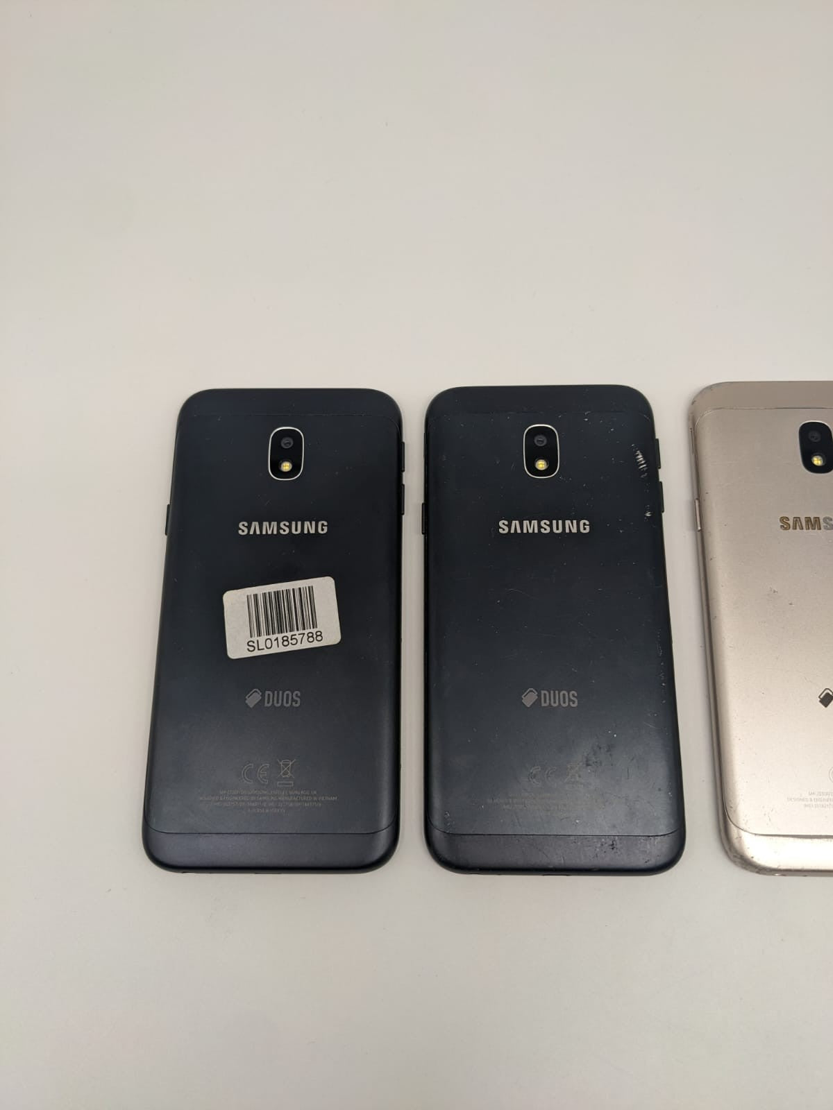 4x Samsung Galaxy J3 2017 SM-J330F Smartphone | UNGETESTET