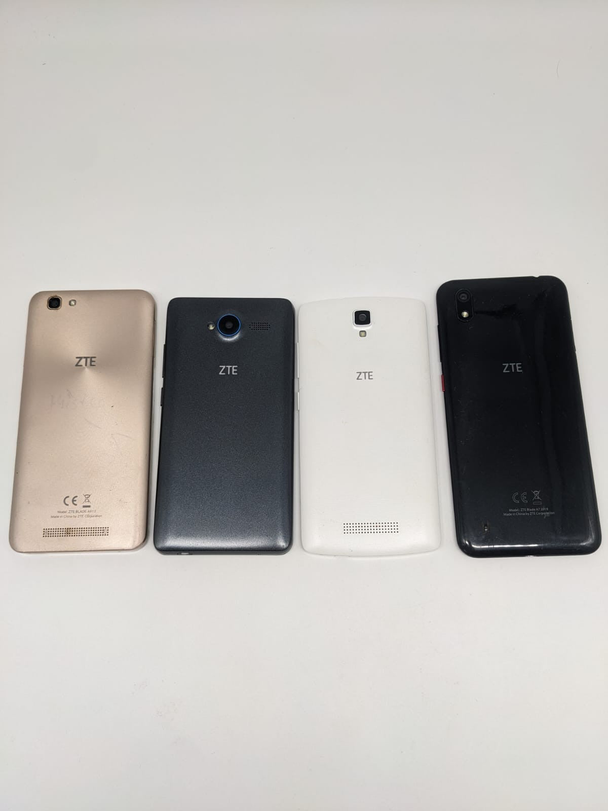 4x ZTE Smartphone Teilespender Konvolut Sammlung Posten | UNGETESTET | DEFEKT