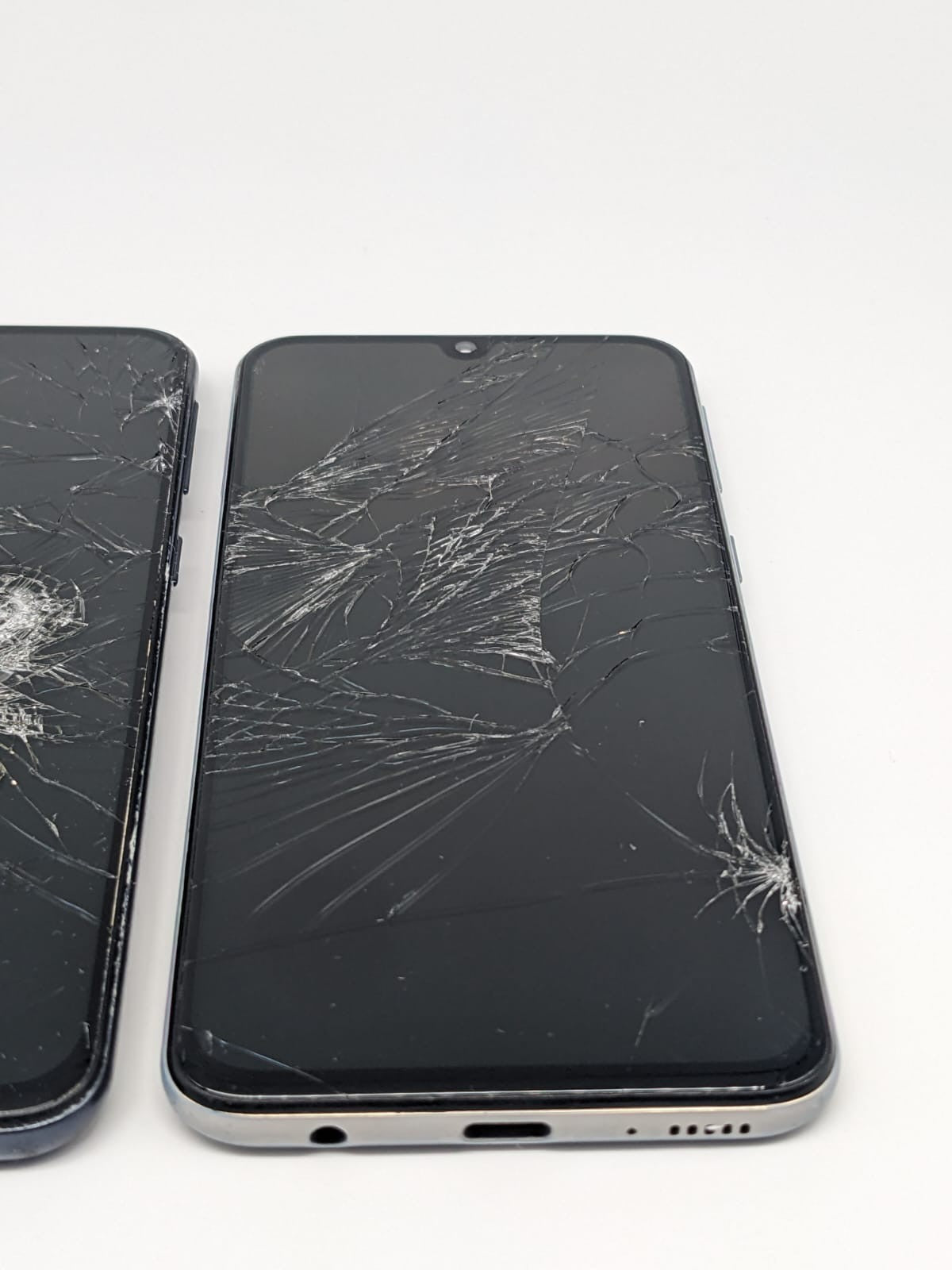 4x Samsung Galaxy A40 SM-A405FN/DS Smartphone | LÄDT/STARTET NICHT