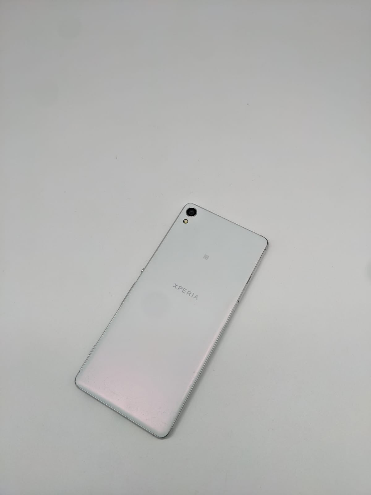 Sony Xperia XA Weiß F3111 Teilespender Ersatzteile | LÄDT/STARTET NICHT