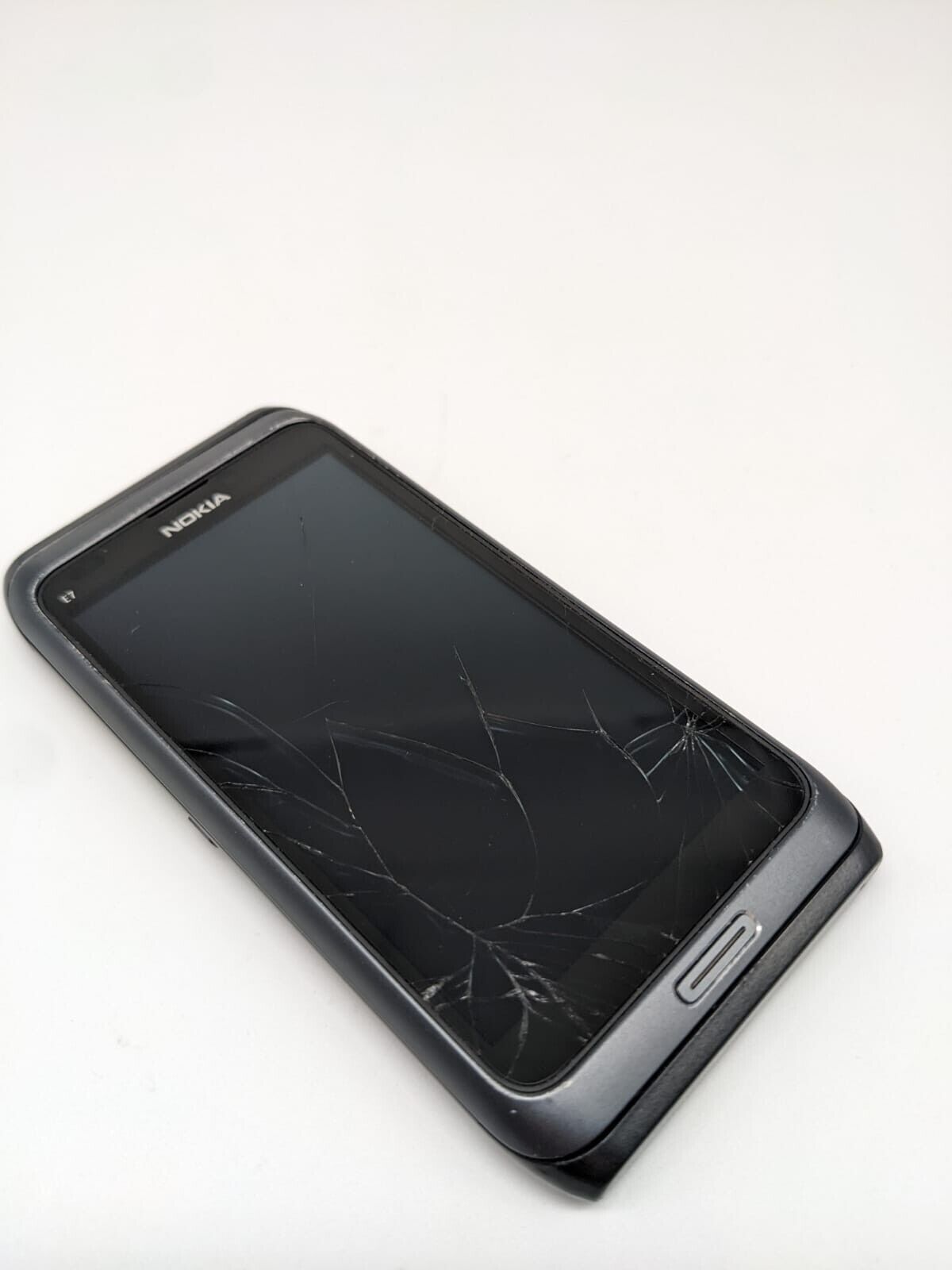 Nokia E7 Schwarz Smartphone | LÄDT/STARTET NICHT #X6