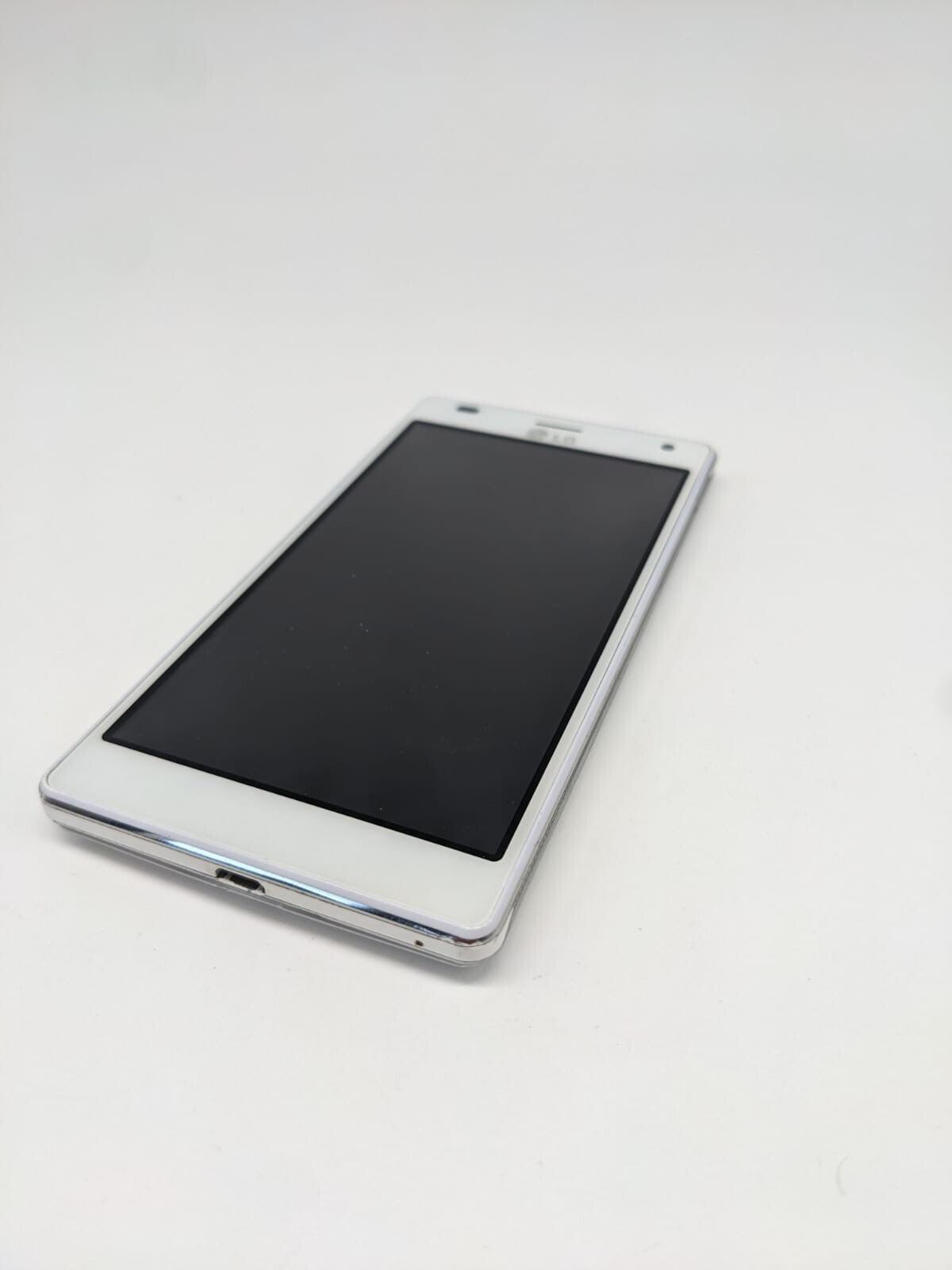 LG  Optimus 4X HD P880 Weiß Smartphone | OHNE AKKU | LÄDT/STARTET NICHT