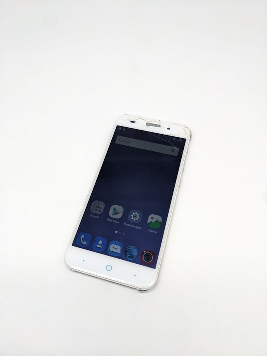 ZTE Blade V6 Weiß Smartphone 16GB | DISPLAYRISSE
