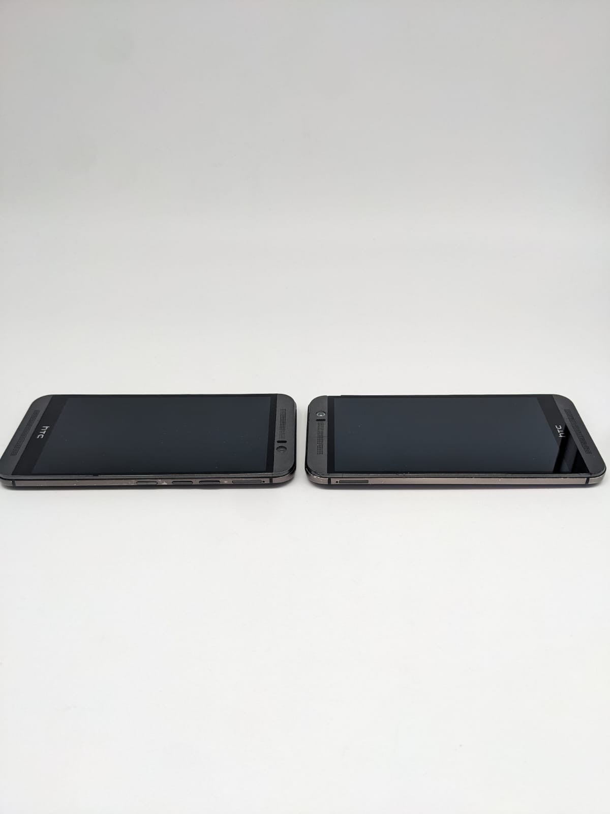 2x HTC One M9 Silber Smartphone Teilespender Ersatzteile | LÄDT/STARTET NICHT