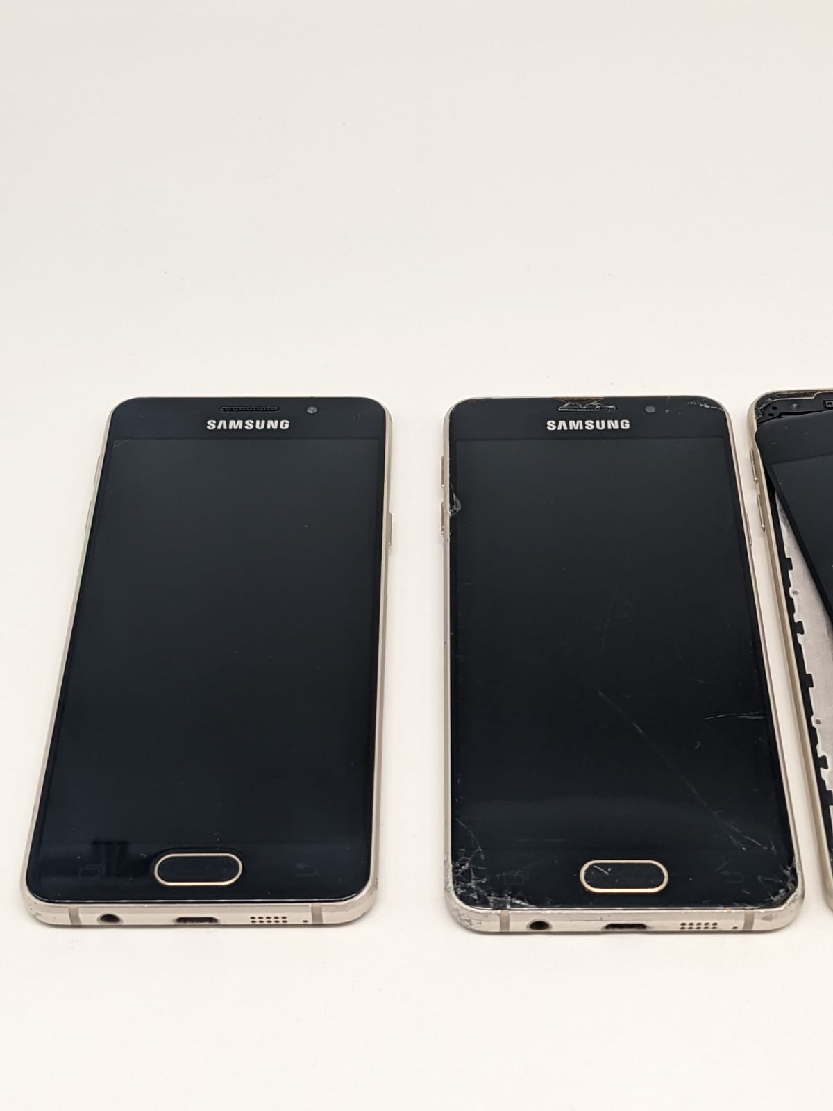 4x Samsung Galaxy A3 2016 SM-A310F Schwarz | DEFEKT | UNGETESTET