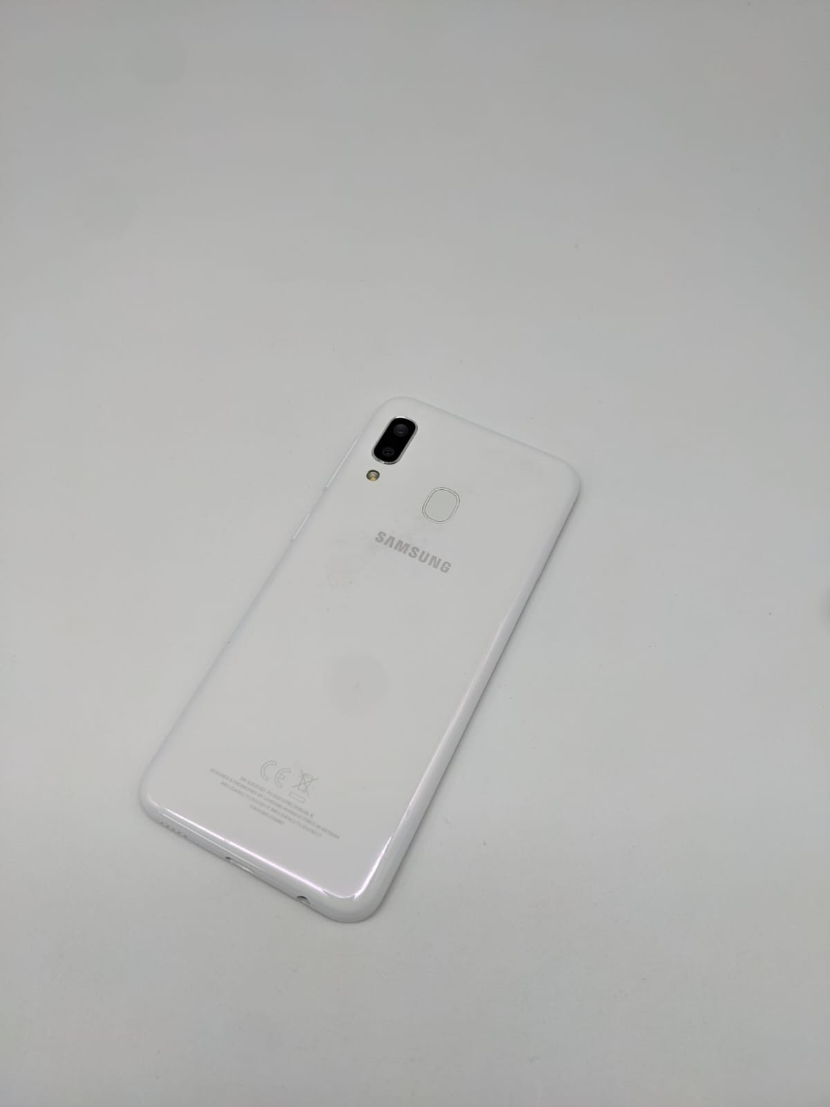 Samsung Galaxy A20e 32GB Weiß | BATT. SCHWACH | OHNE SIMLOCK | TOP DISPLAY