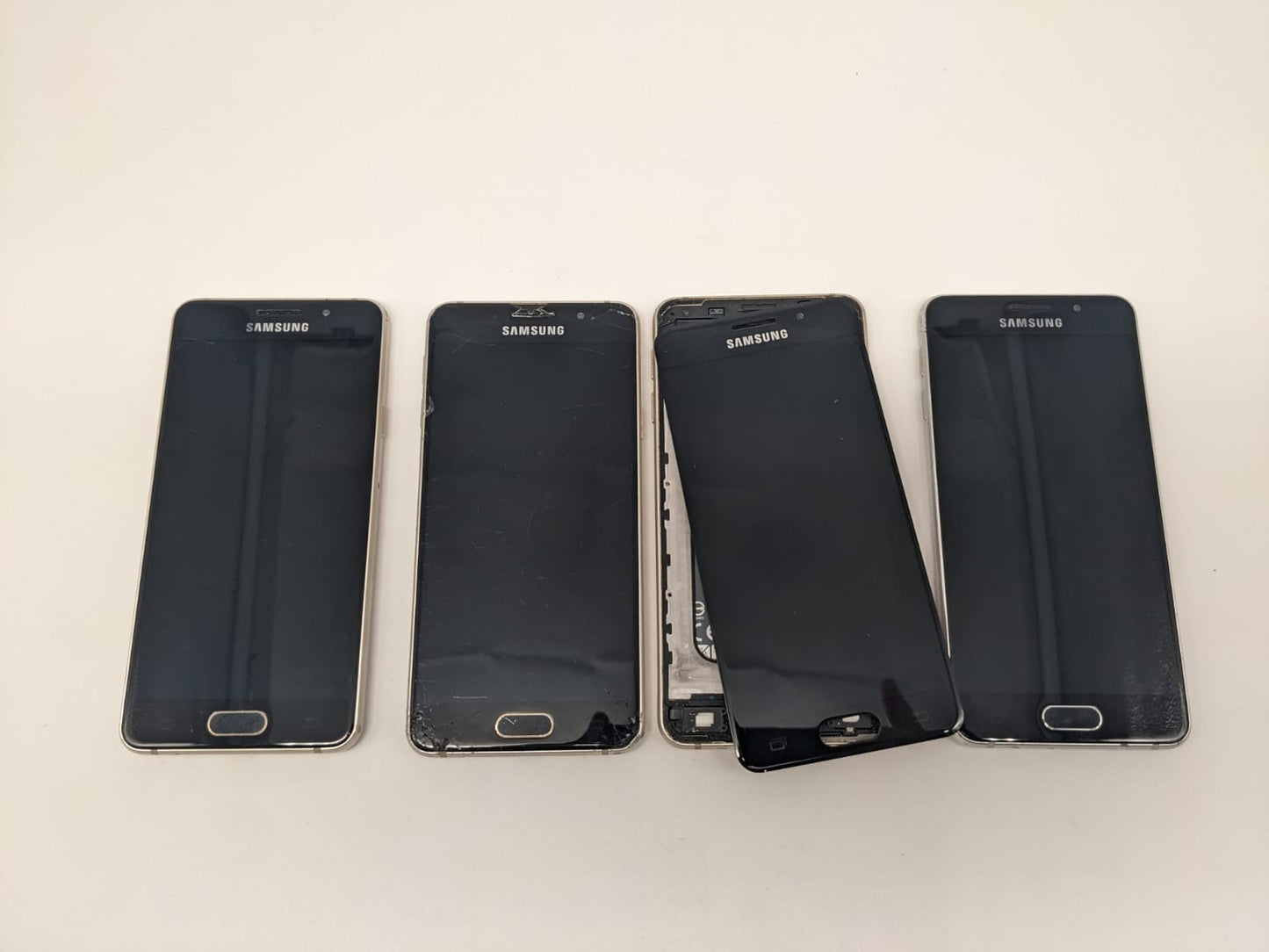 4x Samsung Galaxy A3 2016 SM-A310F Schwarz | DEFEKT | UNGETESTET