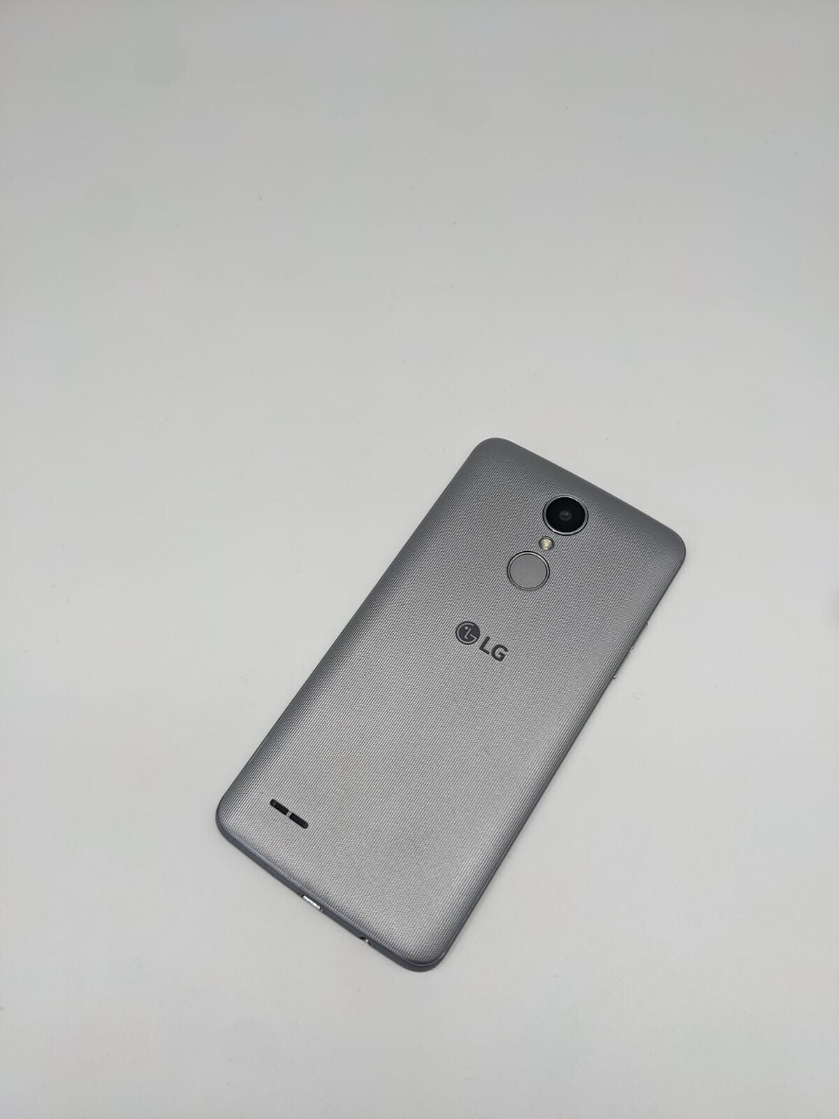 LG K8 2017 Grau LG-M200N Smartphone | OHNE SIMLOCK | PIXELFEHLER