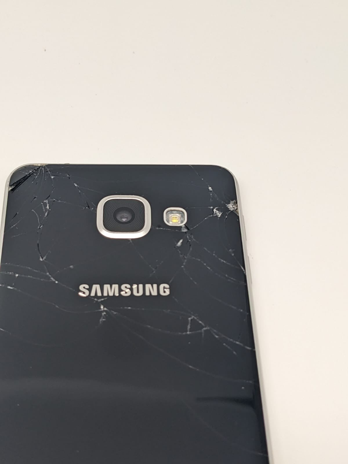4x Samsung Galaxy A3 2016 SM-A310F Schwarz | DEFEKT | UNGETESTET