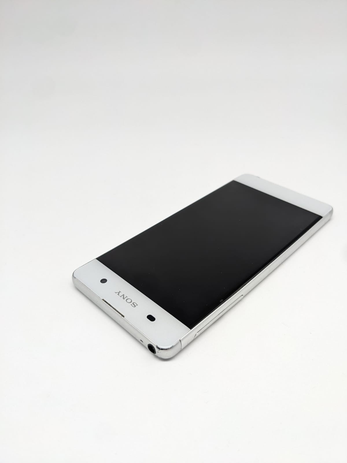 Sony Xperia XA Weiß F3111 Teilespender Ersatzteile | LÄDT/STARTET NICHT