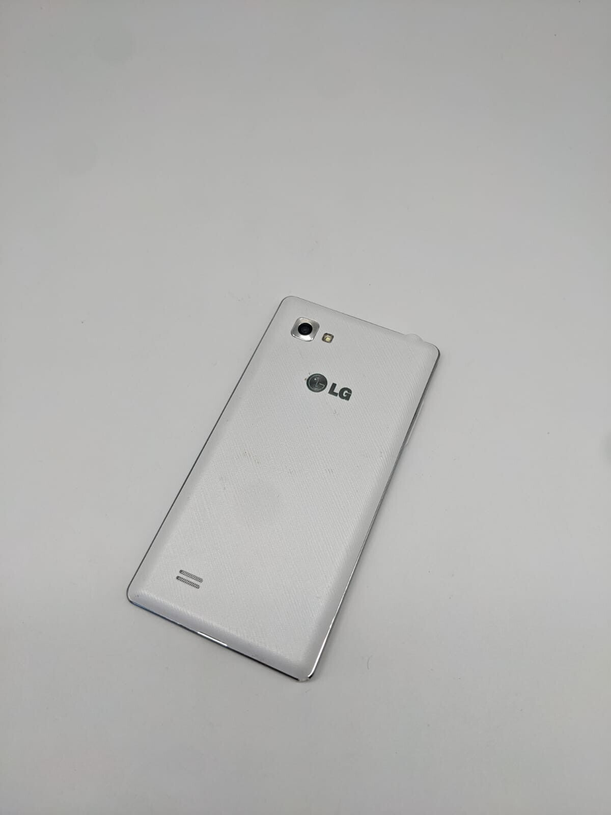 LG  Optimus 4X HD P880 Weiß Smartphone | OHNE AKKU | LÄDT/STARTET NICHT
