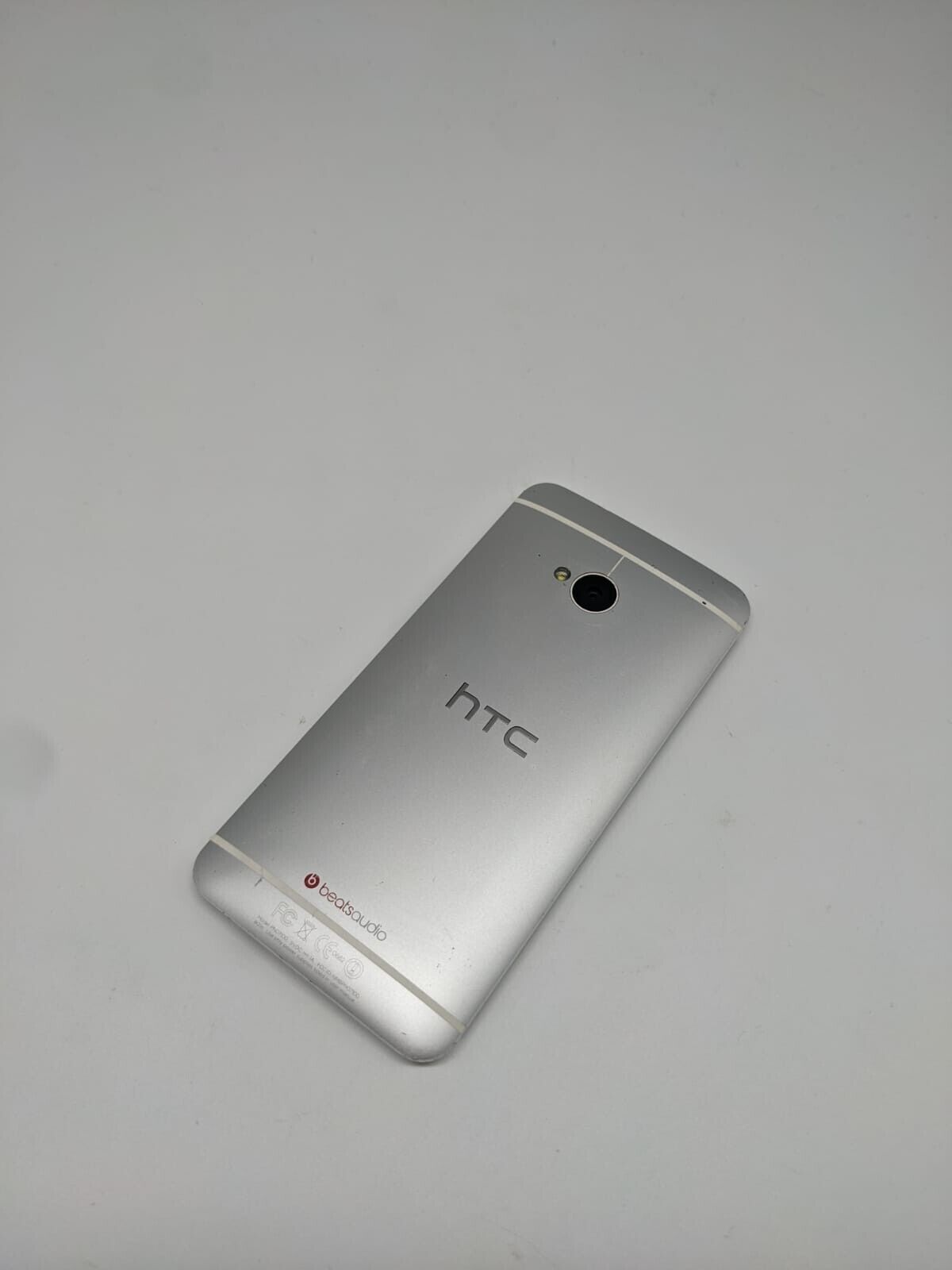 HTC ONE M7 PN07100  Silber | LÄDT/STARTET NICHT
