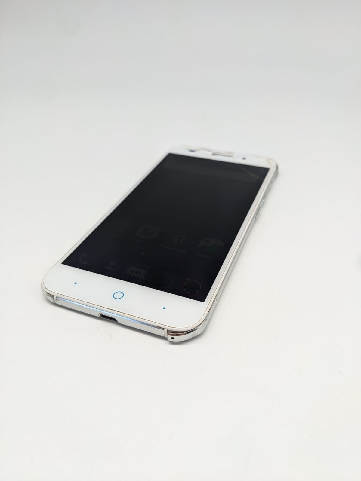 ZTE Blade V6 Weiß Smartphone 16GB | DISPLAYRISSE