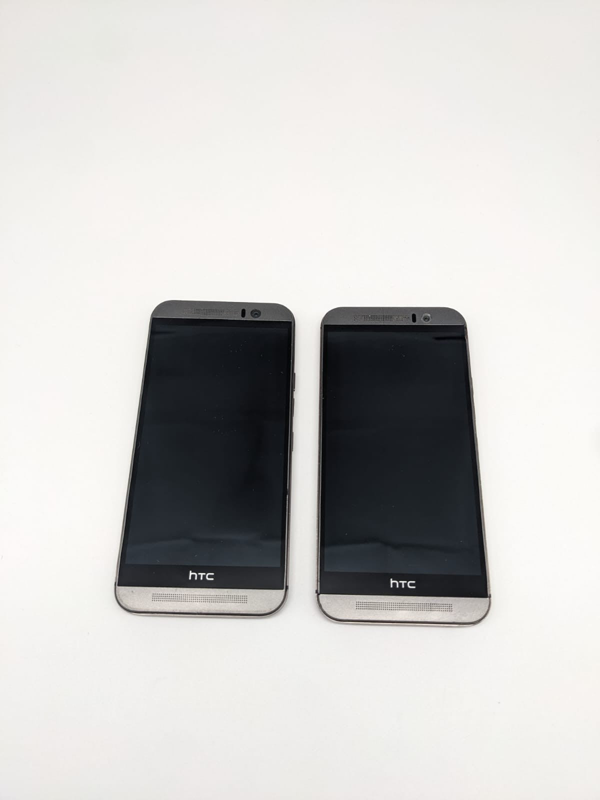 2x HTC One M9 Silber Smartphone Teilespender Ersatzteile | LÄDT/STARTET NICHT