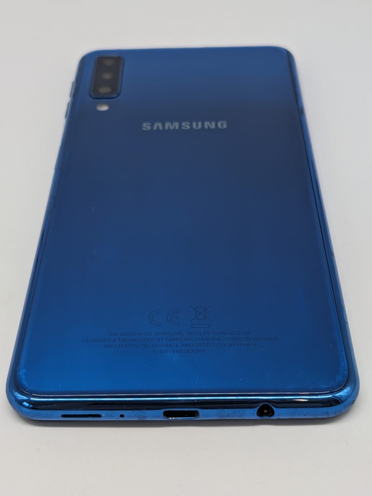 Samsung Galaxy A7 2018 SM-A750FN/DS Teilespender | LÄDT/STARTET NICHT