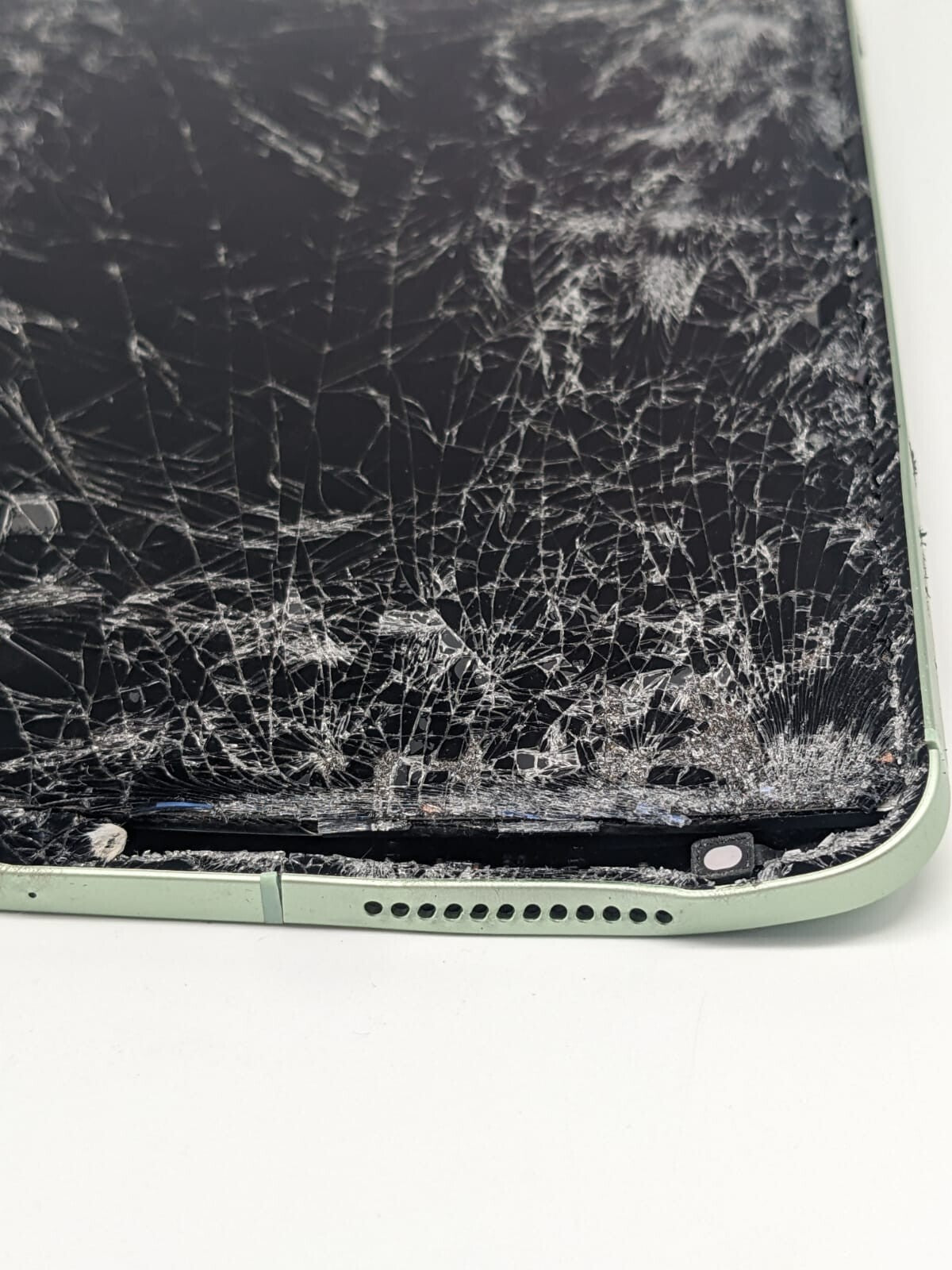 Apple iPad Air 4. Gen  A2072 Silber Teilespender Ersatzteile | STARK BESCHÄDIGT