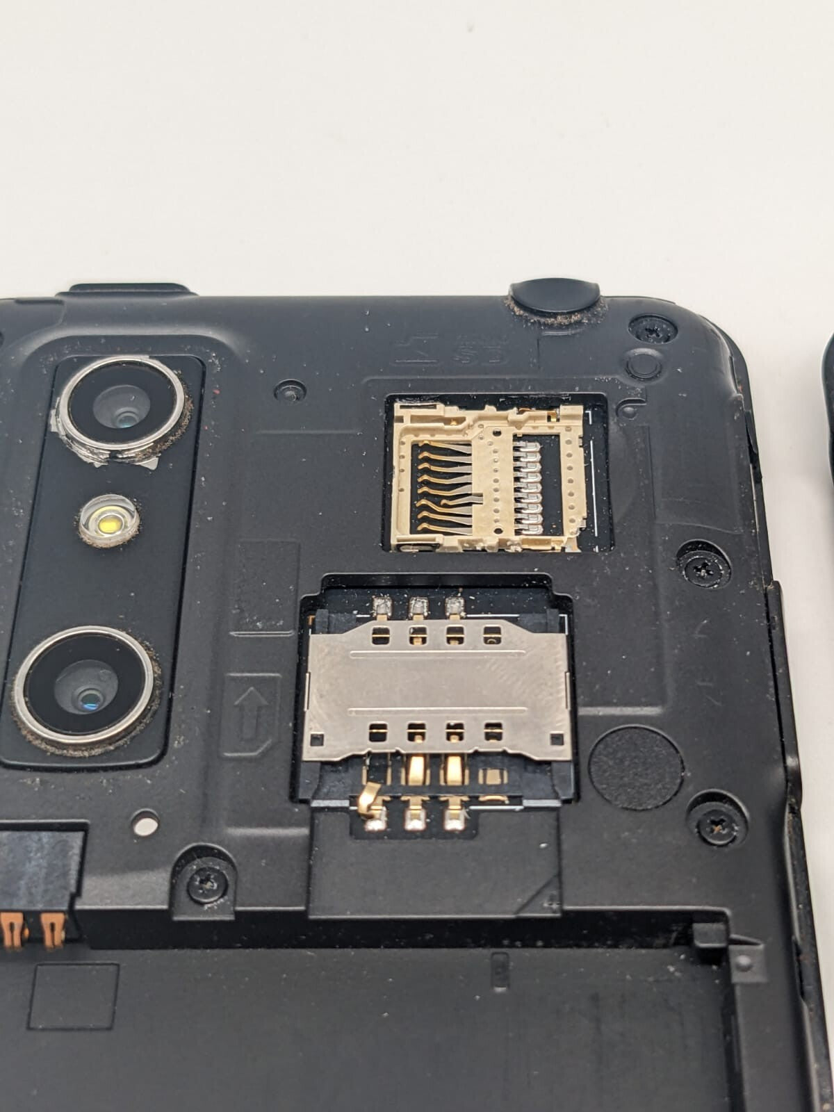 LG Optimus 3D P920 SmartphoneTeilespender Ersatzteile | SIMSLOT DEFEKT