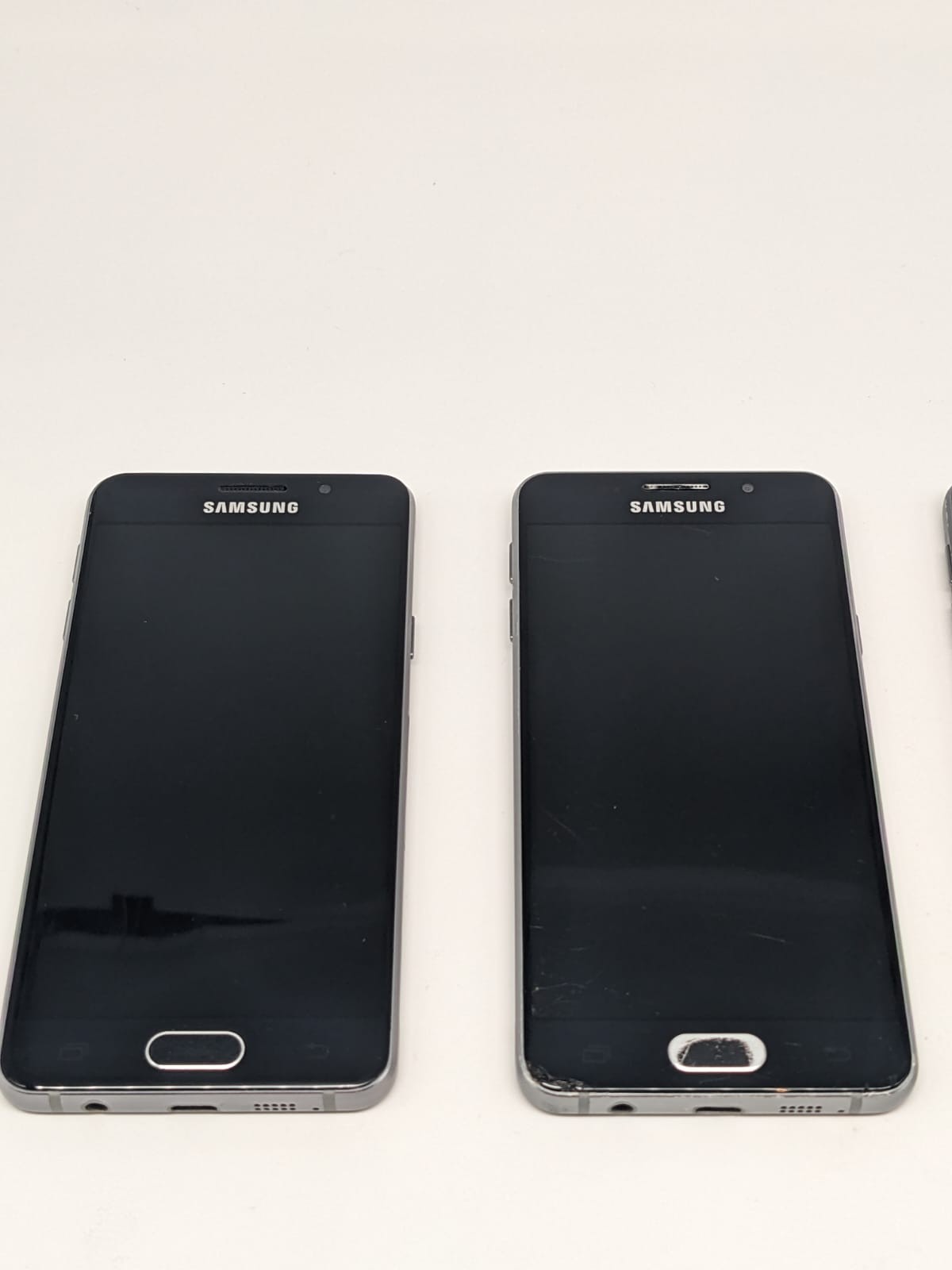 4x Samsung Galaxy A3 2016 SM-A310F Schwarz | DEFEKT | UNGETESTET